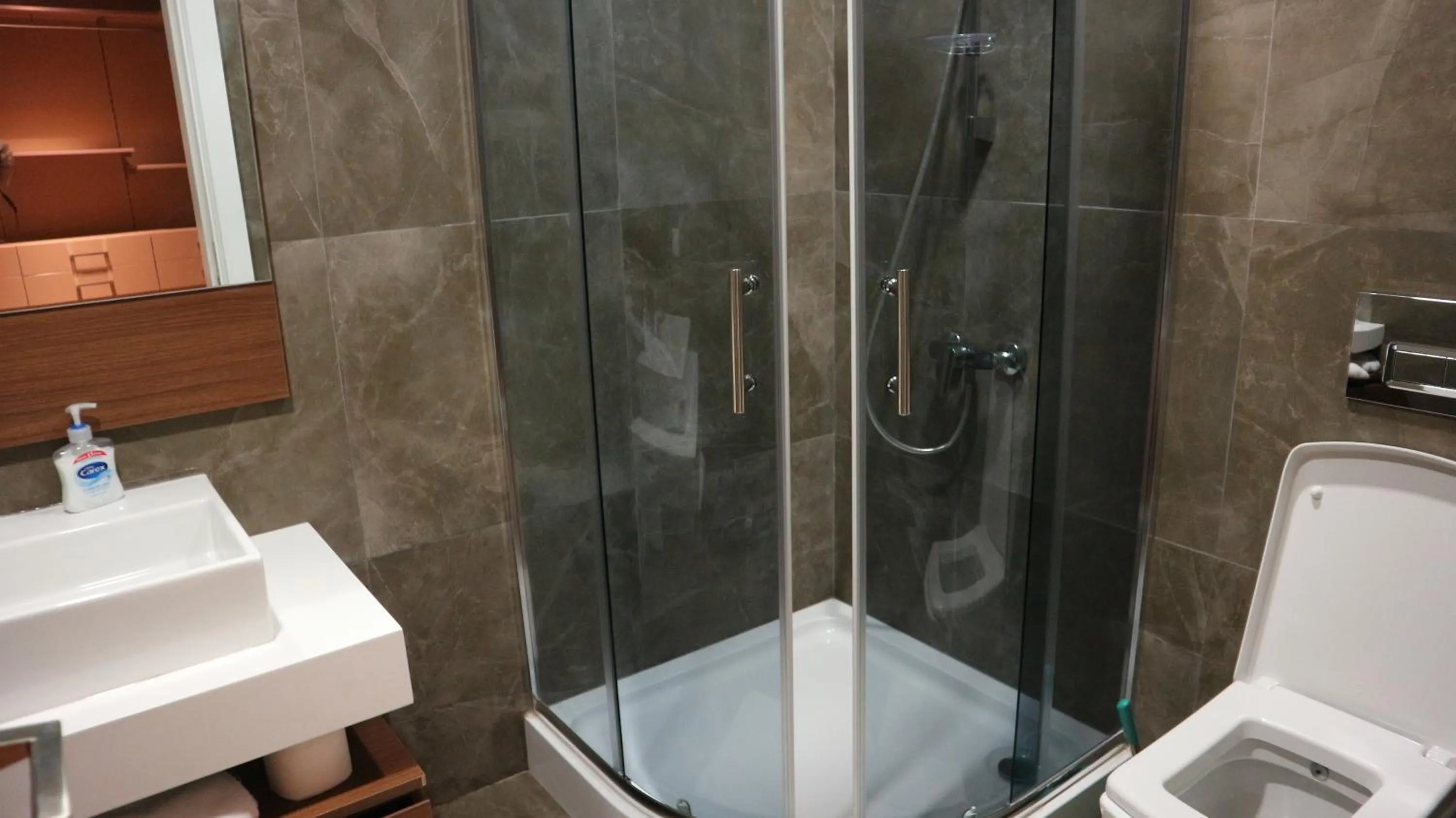 Bathroom in Accra Luxury Apartments @ Pearl