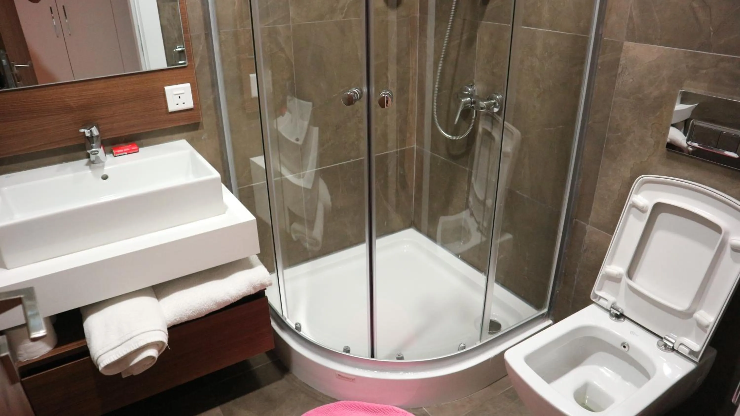 Bathroom in Accra Luxury Apartments @ Pearl