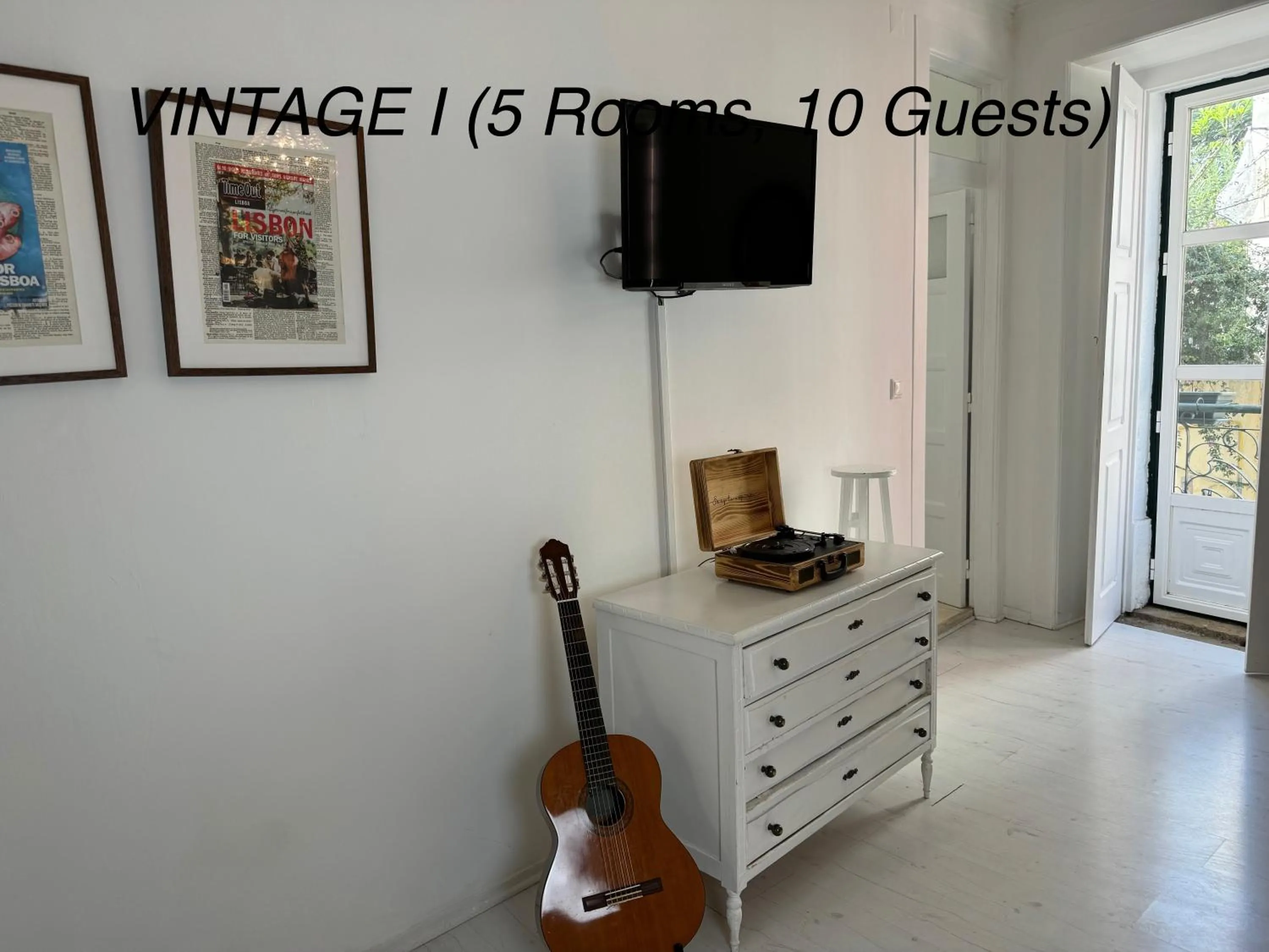 TV and multimedia in Alfama Vintage 1 Ten guests - Alfama Vintage 2 Five guests - Alfama Vintage 3 Three Guests