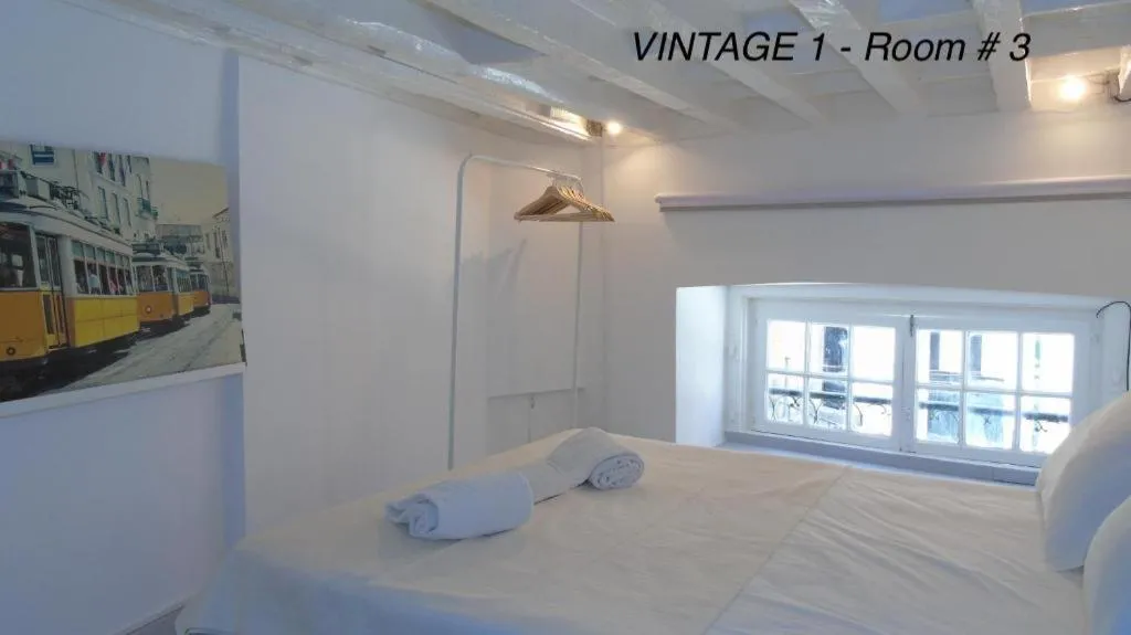 Bed in Alfama Vintage 1 Ten guests - Alfama Vintage 2 Five guests - Alfama Vintage 3 Three Guests