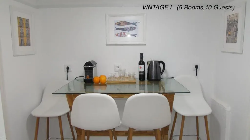 Dining area in Alfama Vintage 1 Ten guests - Alfama Vintage 2 Five guests - Alfama Vintage 3 Three Guests