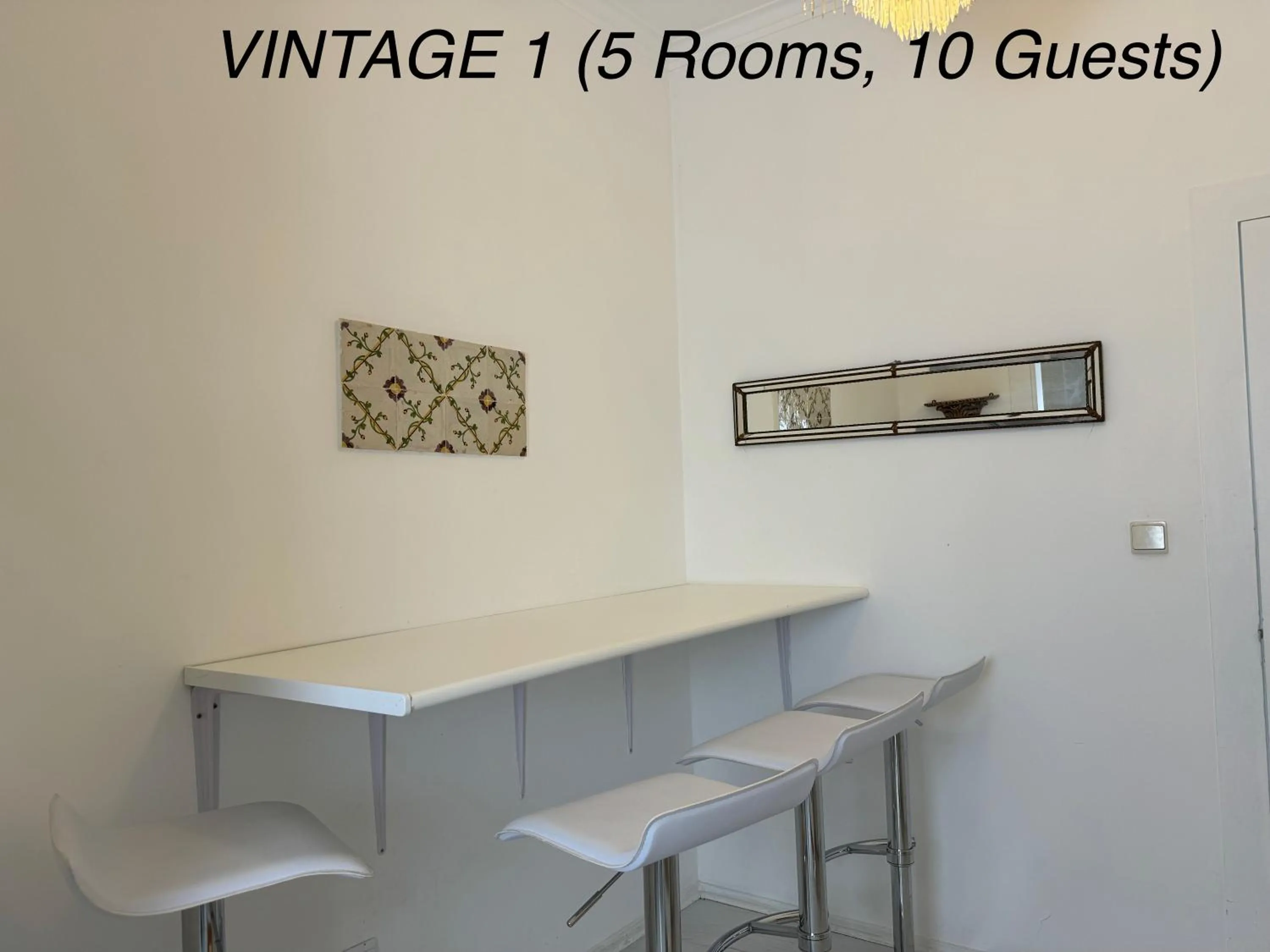 Dining area in Alfama Vintage 1 Ten guests - Alfama Vintage 2 Five guests - Alfama Vintage 3 Three Guests