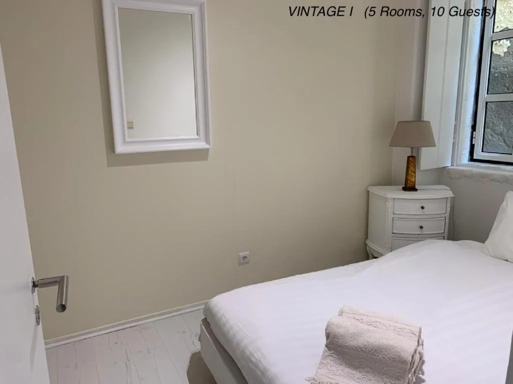 Bedroom, Bed in Alfama Vintage 1 Ten guests - Alfama Vintage 2 Five guests - Alfama Vintage 3 Three Guests