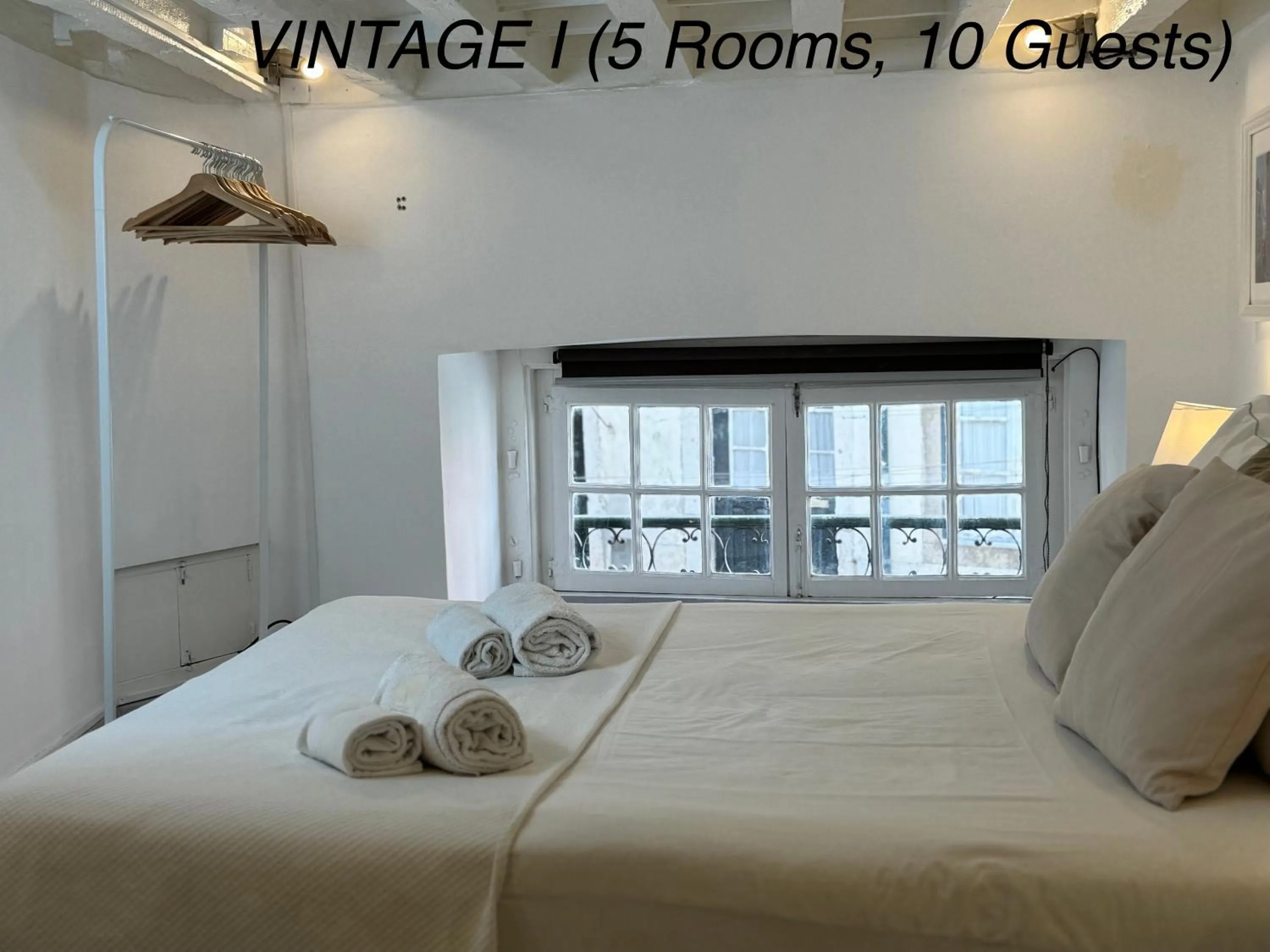 Bed in Alfama Vintage 1 Ten guests - Alfama Vintage 2 Five guests - Alfama Vintage 3 Three Guests
