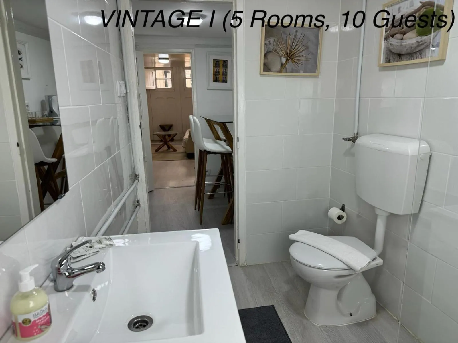Bathroom in Alfama Vintage 1 Ten guests - Alfama Vintage 2 Five guests - Alfama Vintage 3 Three Guests
