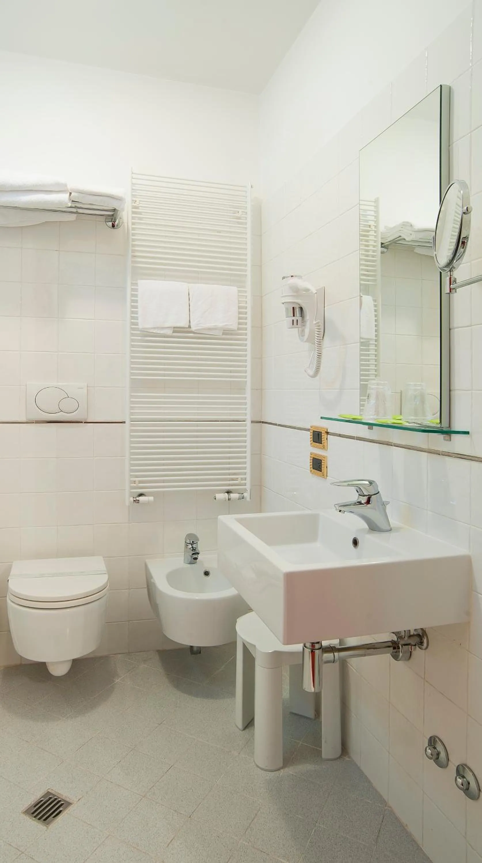 Shower in Hotel al Graspo de Ua