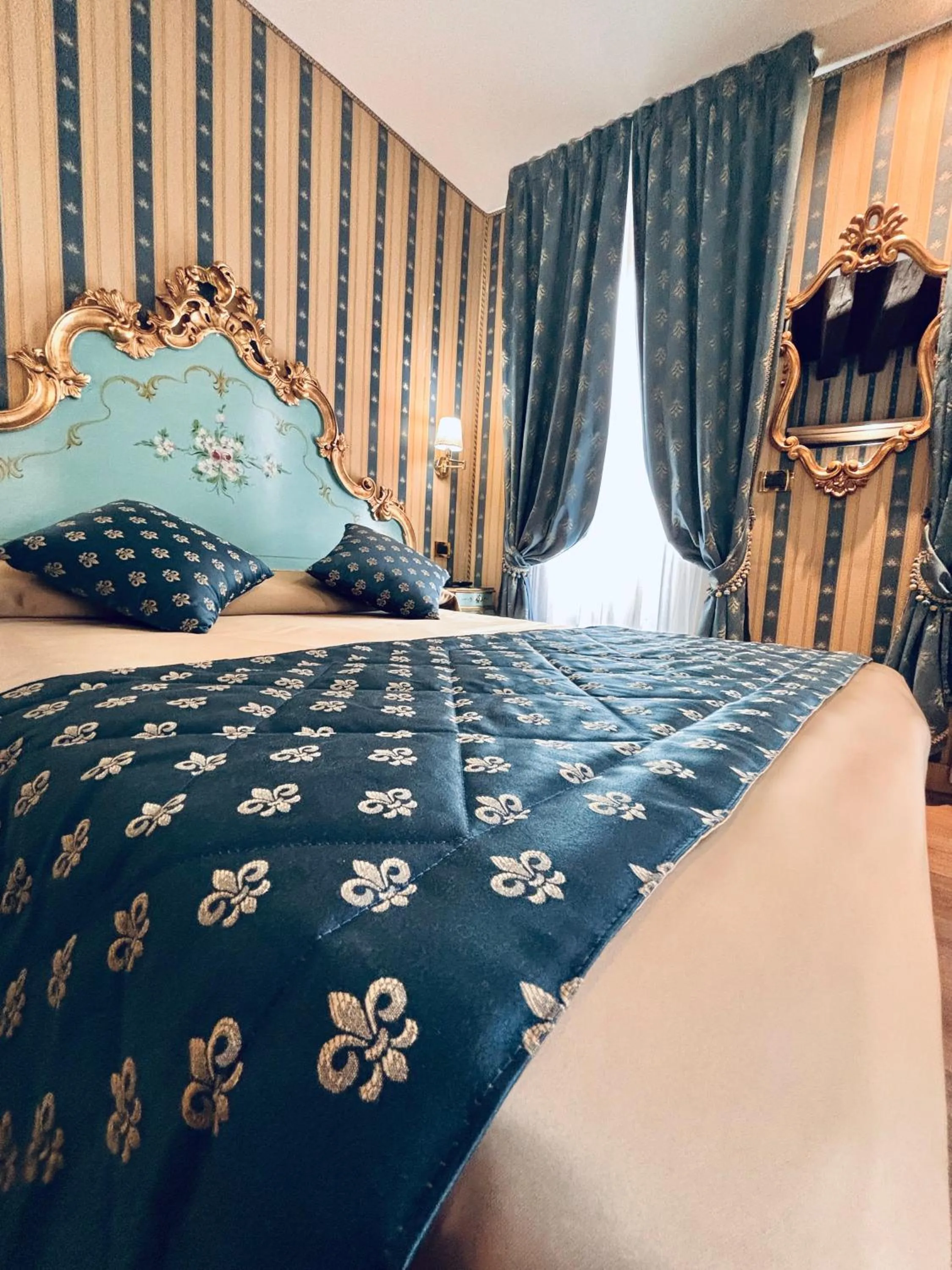 Bed in Hotel al Graspo de Ua