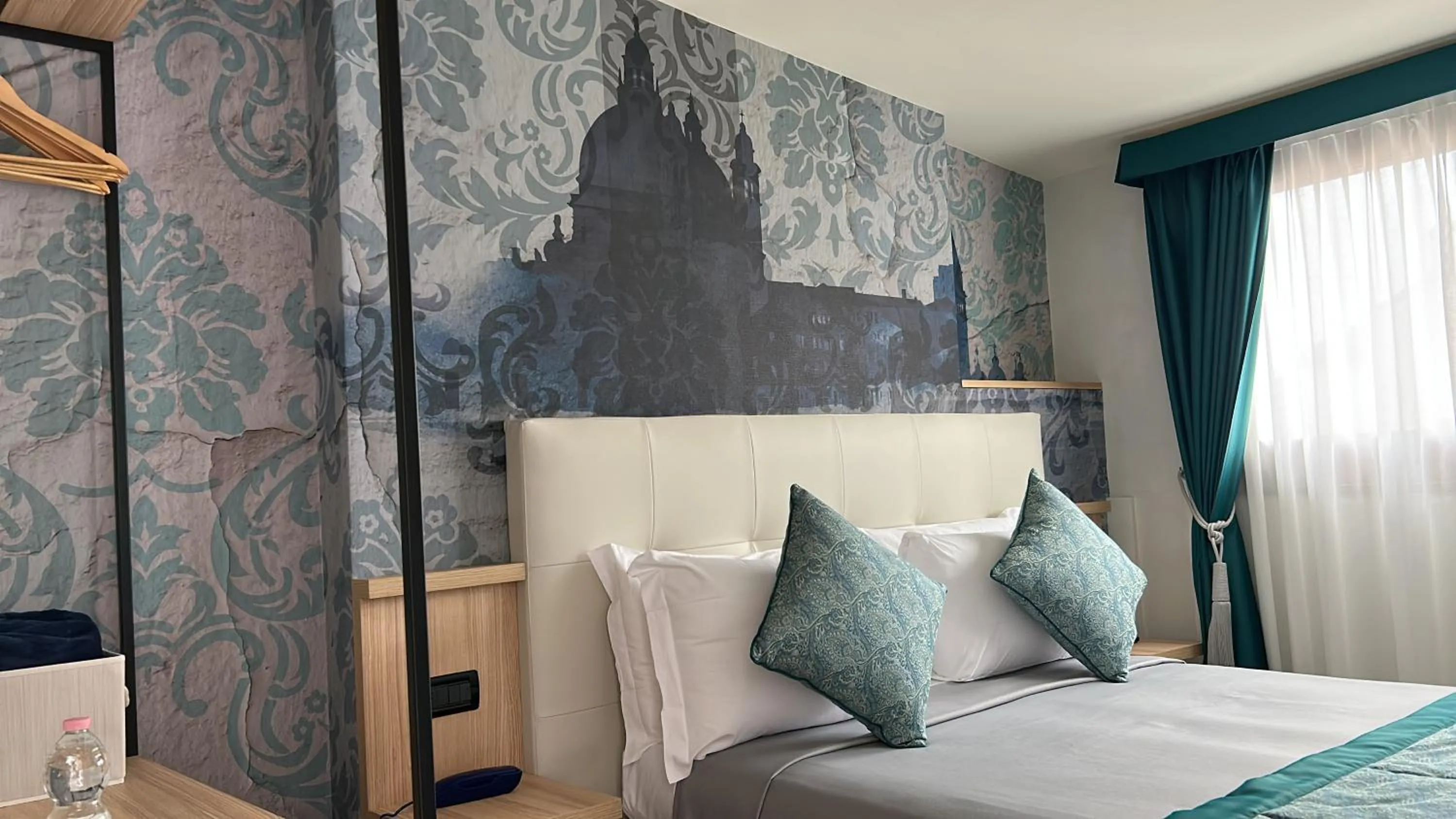 Bed in Hotel al Graspo de Ua