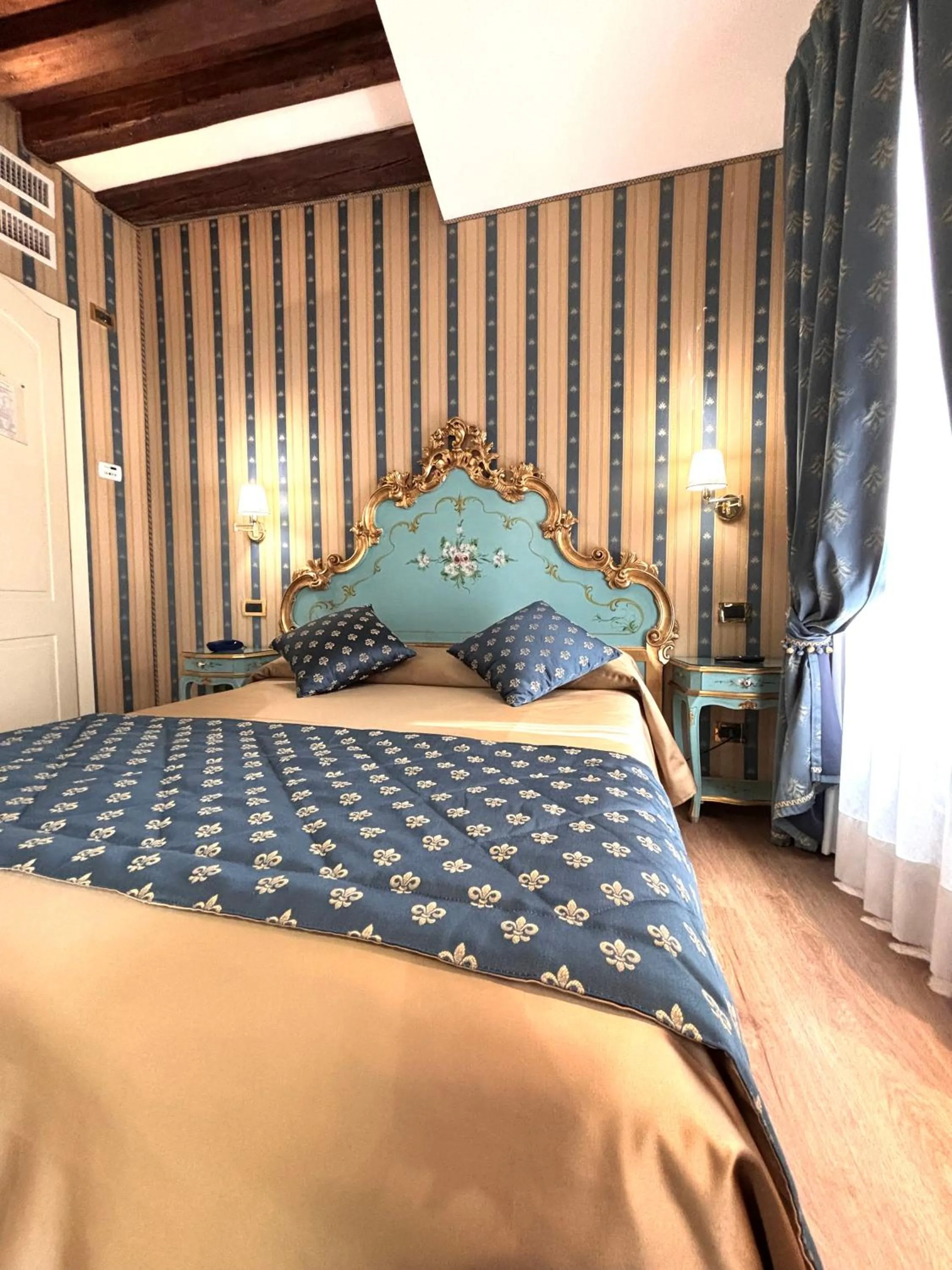 Bed in Hotel al Graspo de Ua