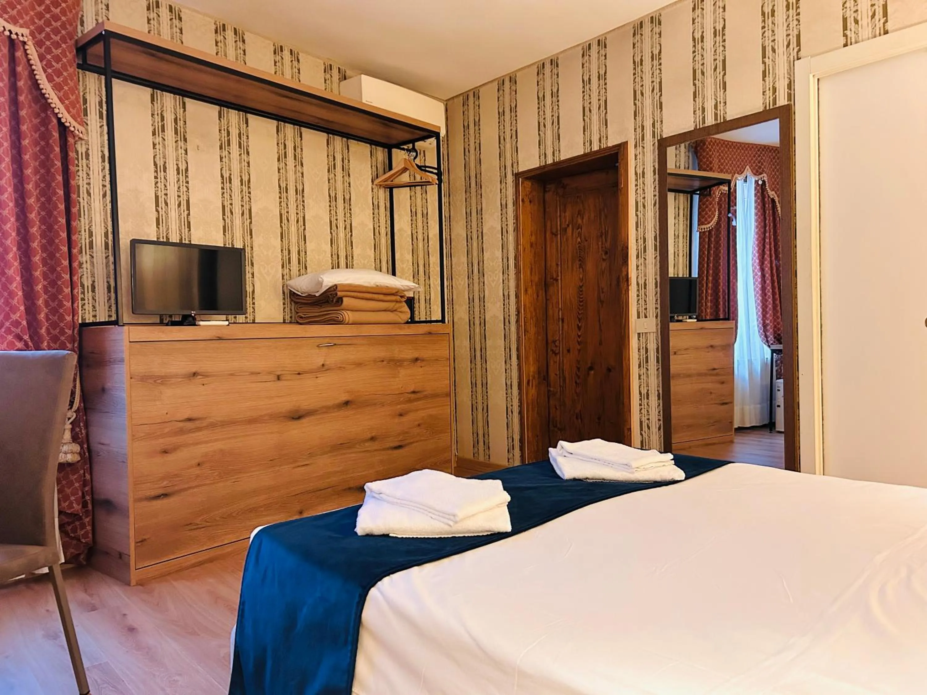 Bed in Hotel al Graspo de Ua