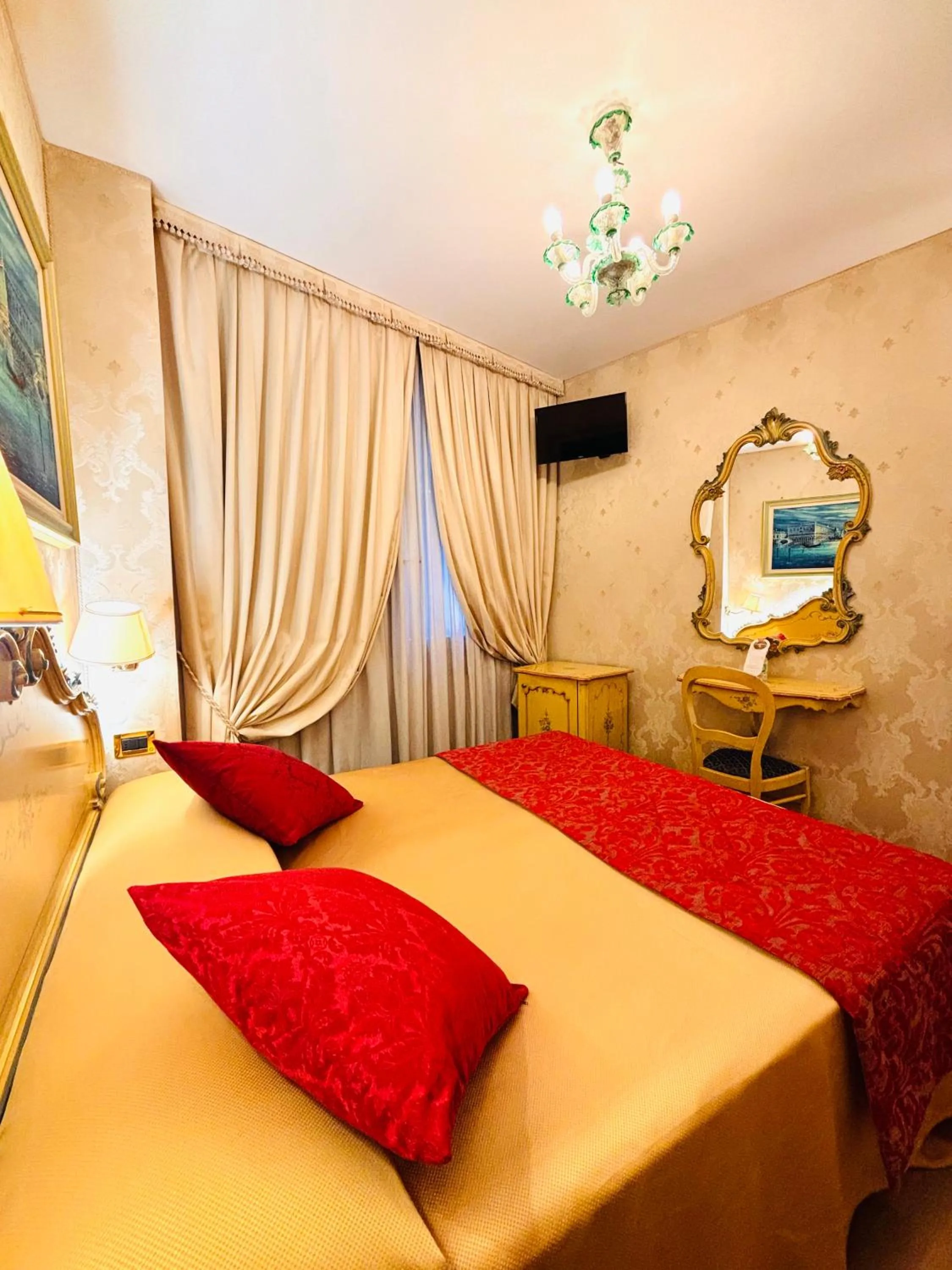 Bed in Hotel al Graspo de Ua