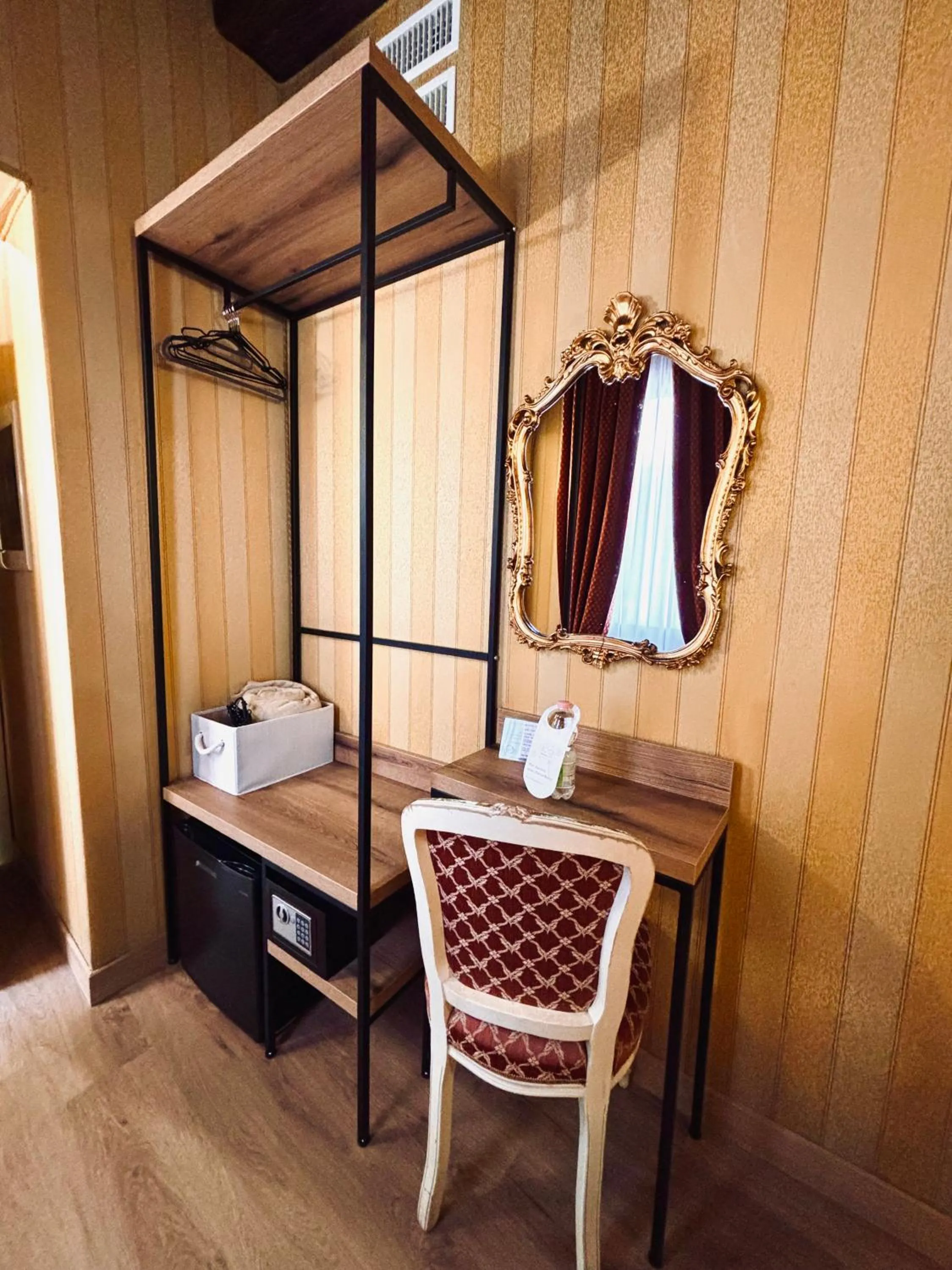 hair dresser, Bed in Hotel al Graspo de Ua