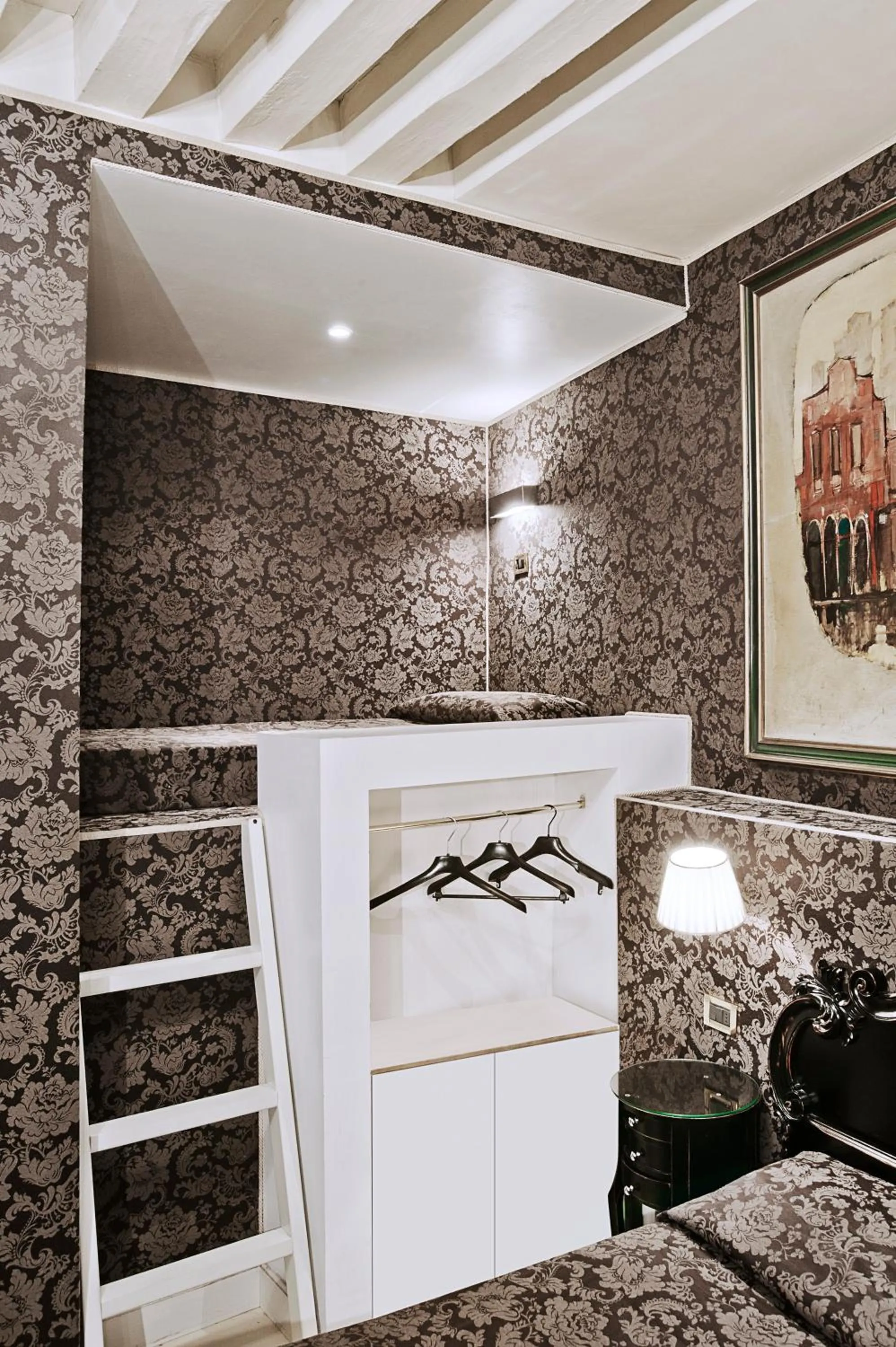 Decorative detail, Bed in Hotel al Graspo de Ua