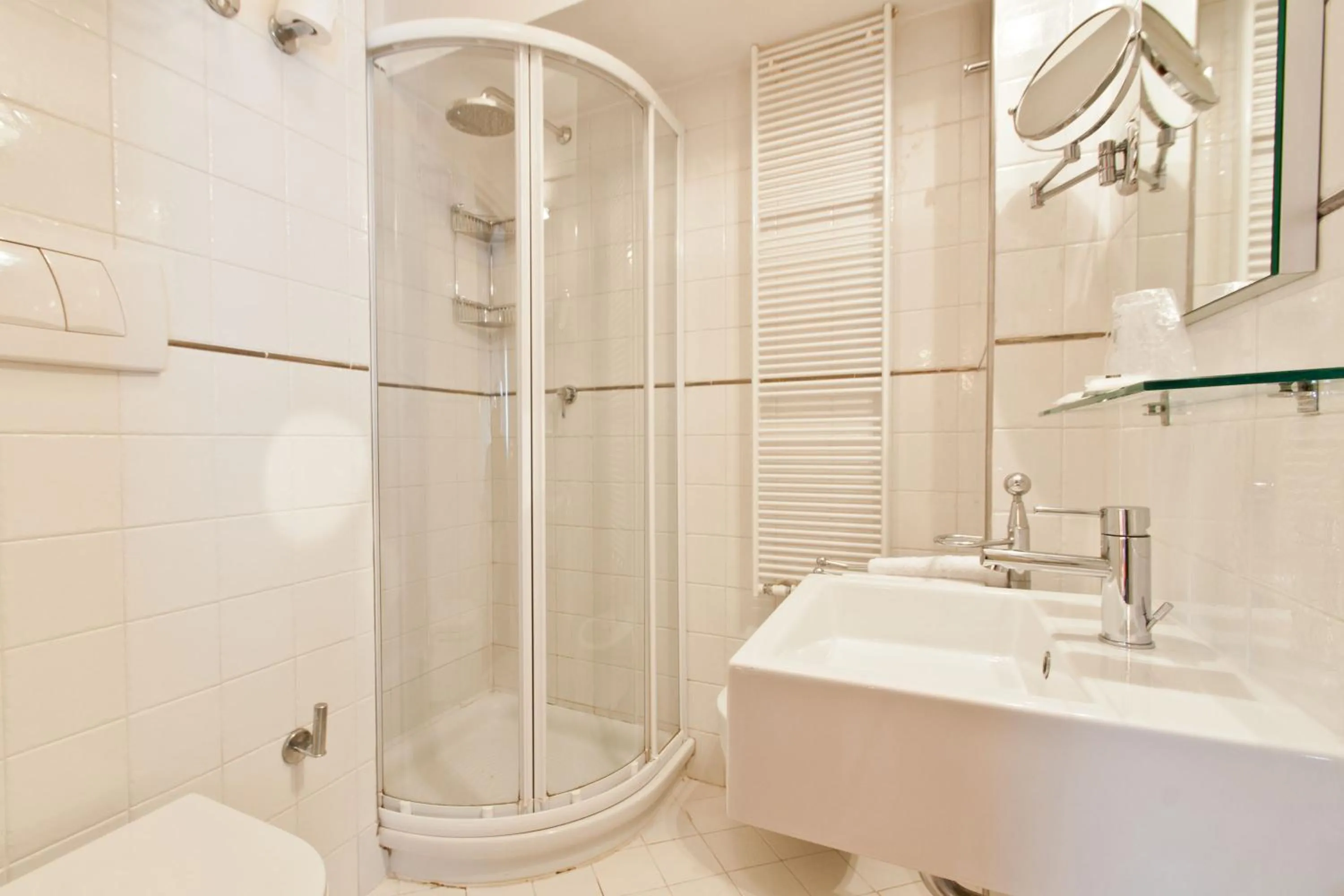 Shower in Hotel al Graspo de Ua