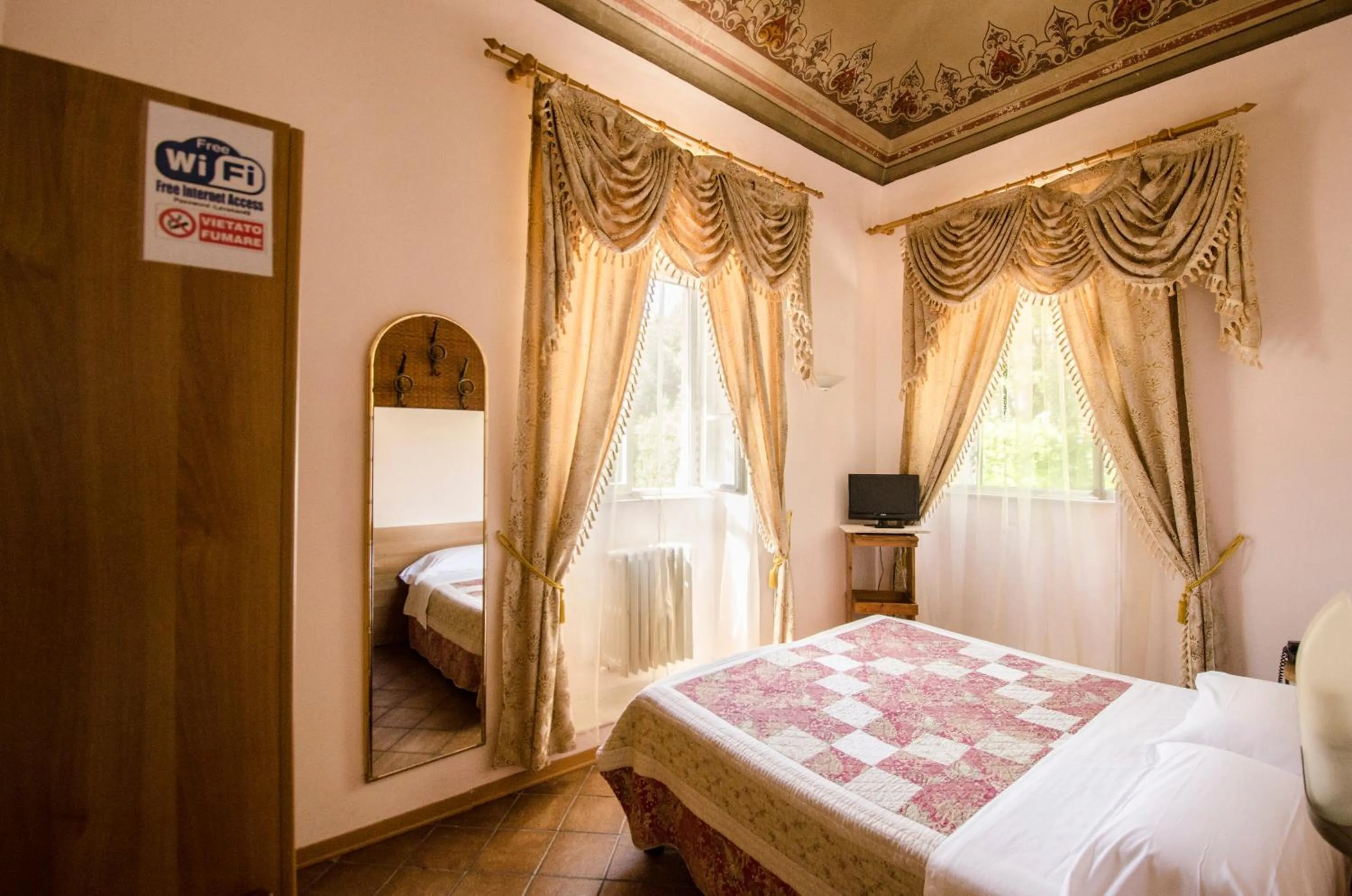 Photo of the whole room, Bed in Hotel Iris