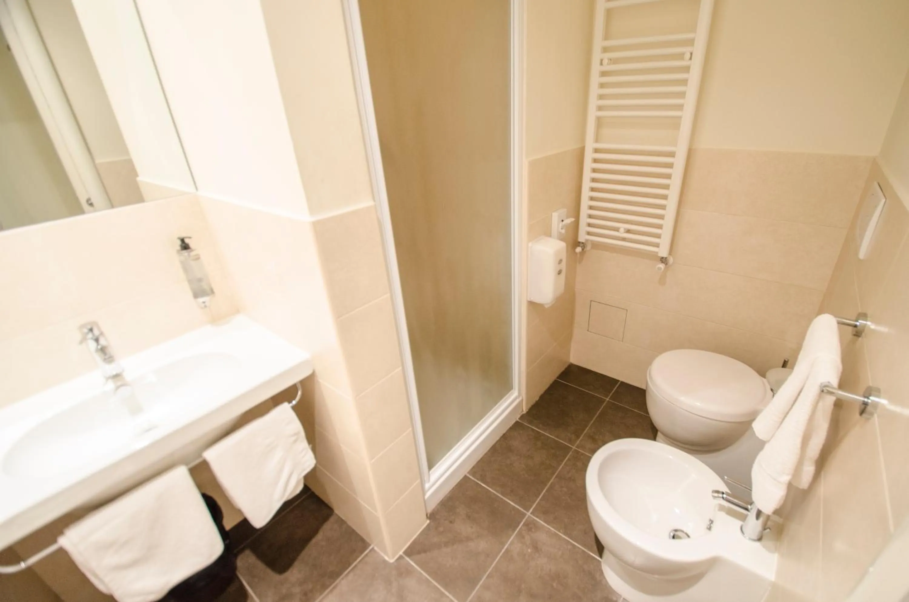 Shower in Hotel Iris