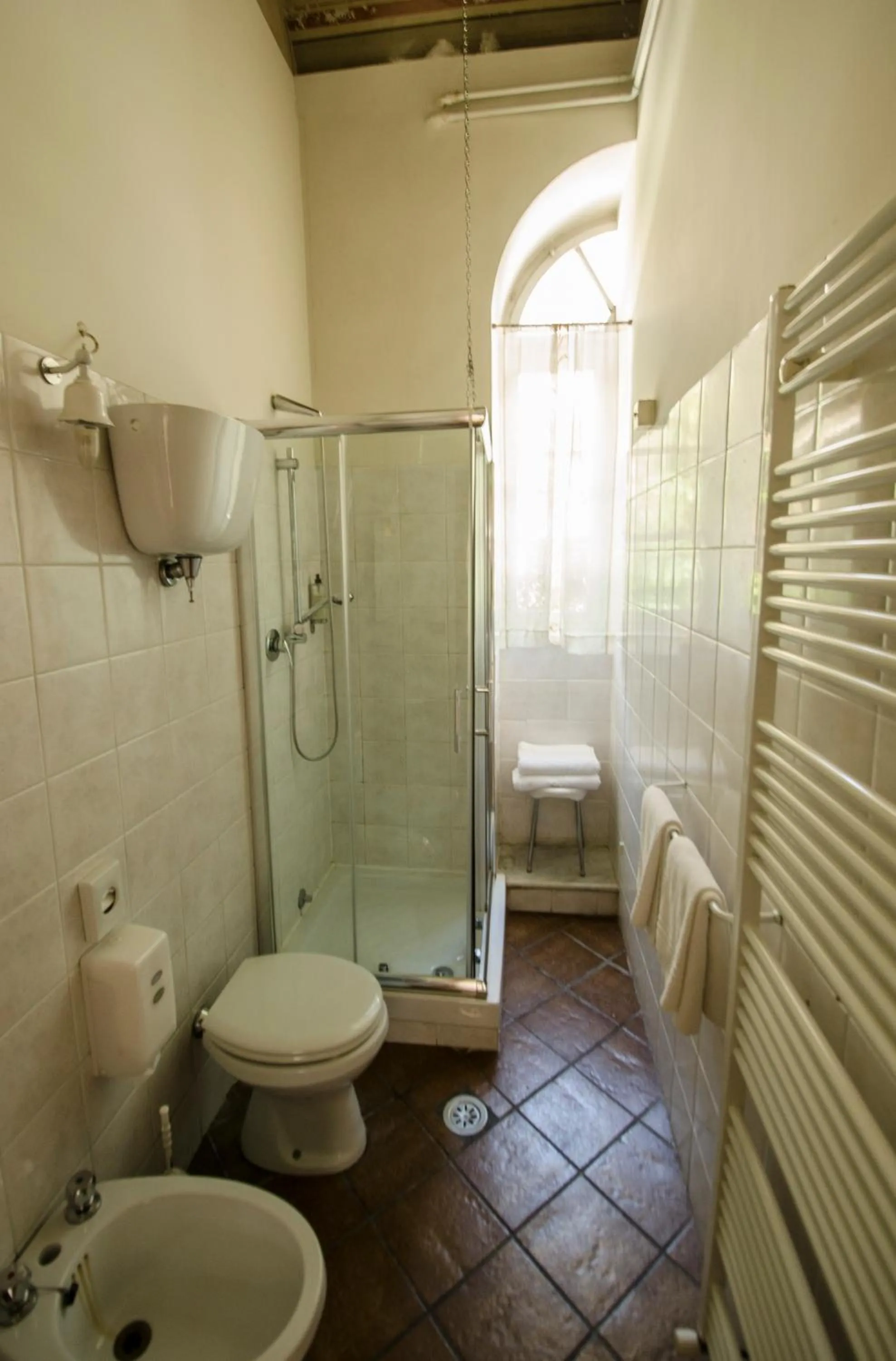 Shower in Hotel Iris