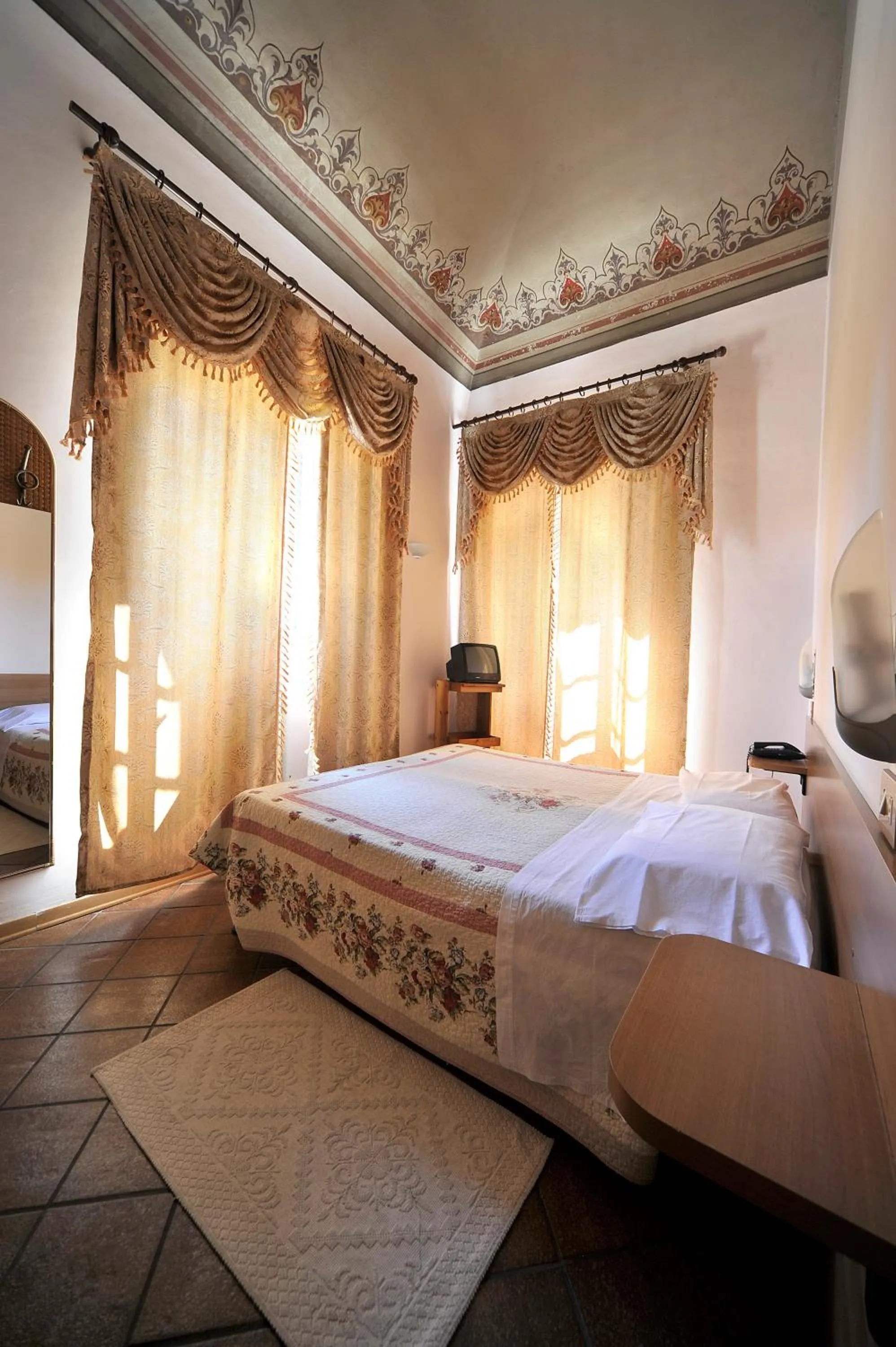 Photo of the whole room, Bed in Hotel Iris