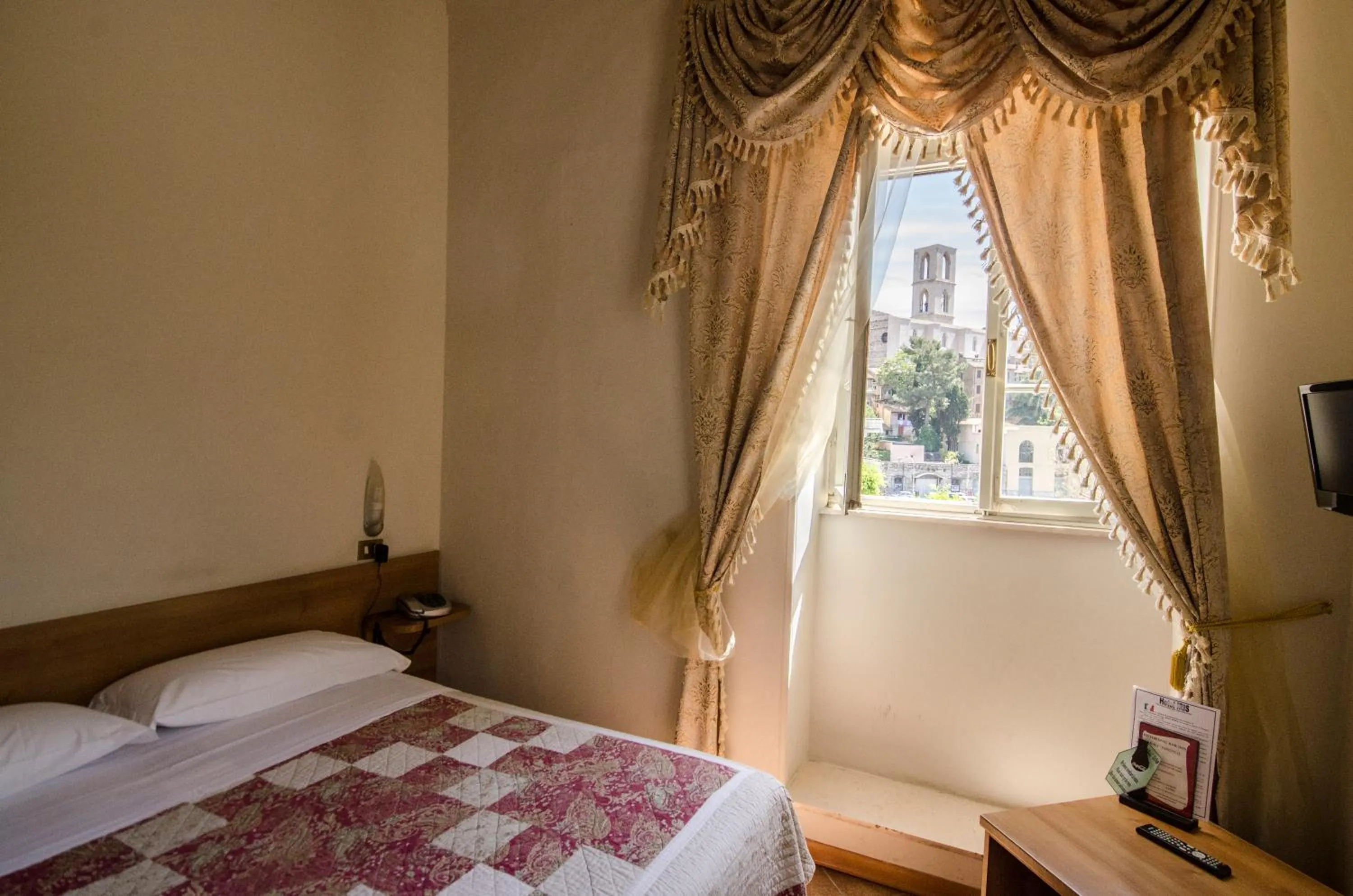 Bedroom, Bed in Hotel Iris