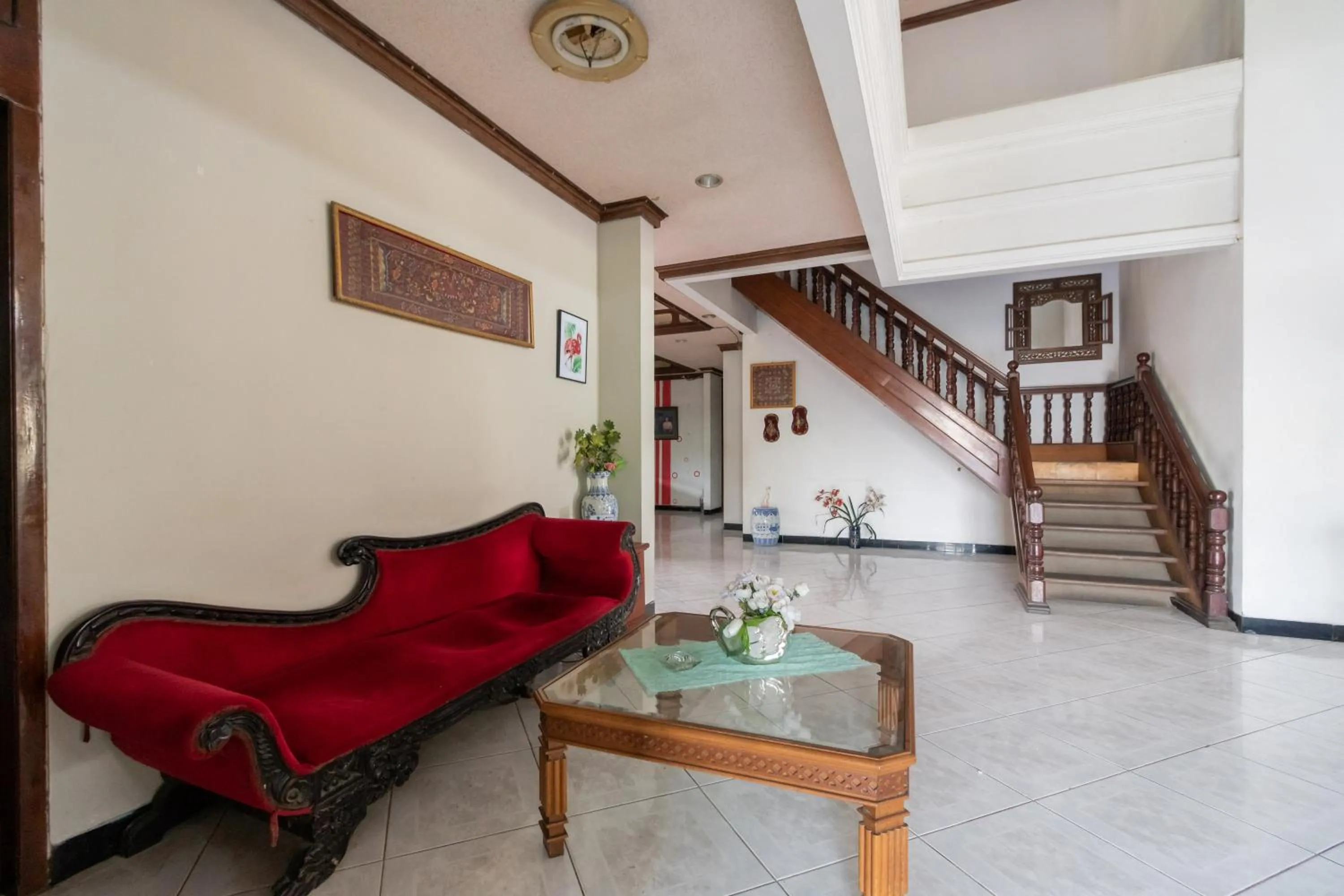 Living room in RedDoorz Syariah near Kawasan Saribu Rumah Gadang Solok Selatan