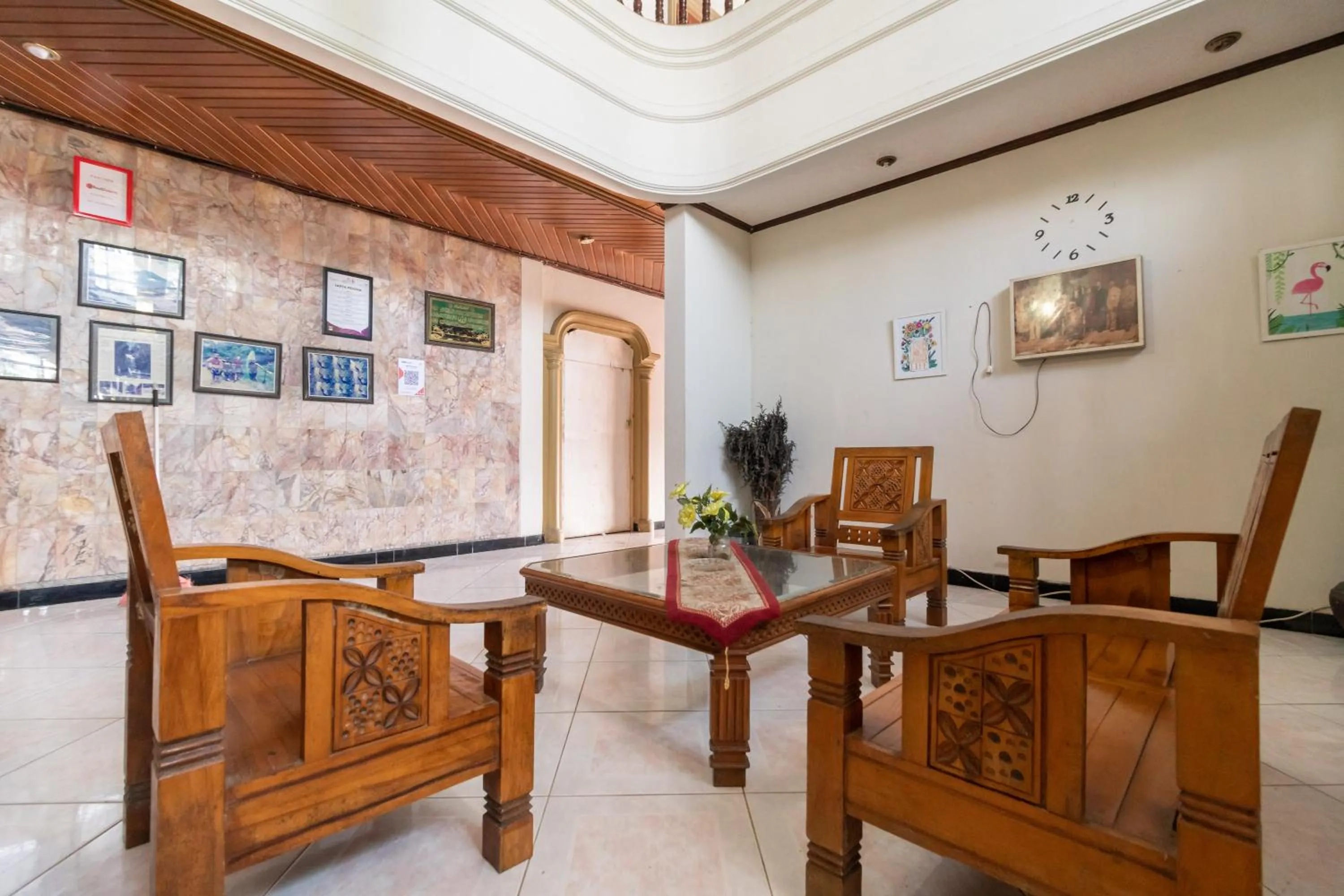 Seating area in RedDoorz Syariah near Kawasan Saribu Rumah Gadang Solok Selatan