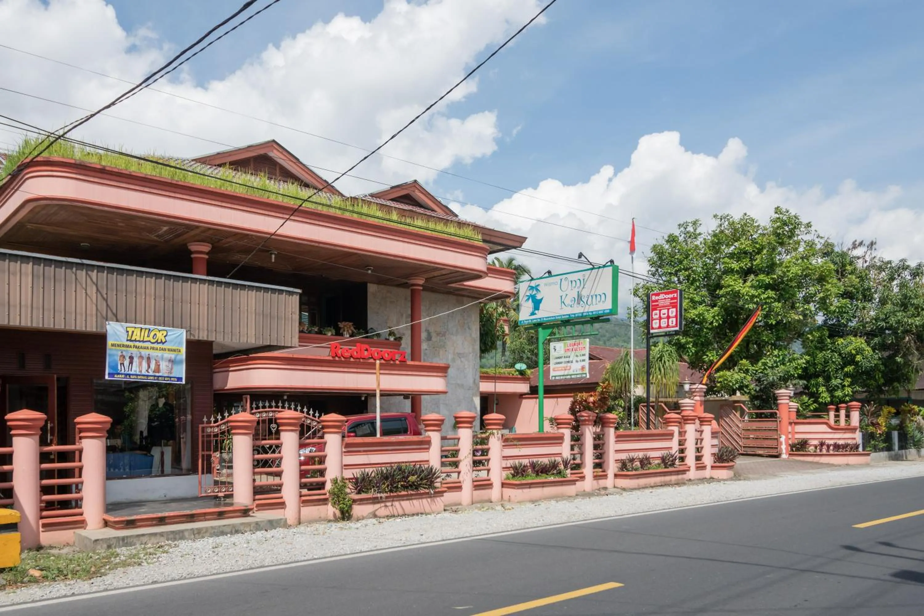 Property building in RedDoorz Syariah near Kawasan Saribu Rumah Gadang Solok Selatan