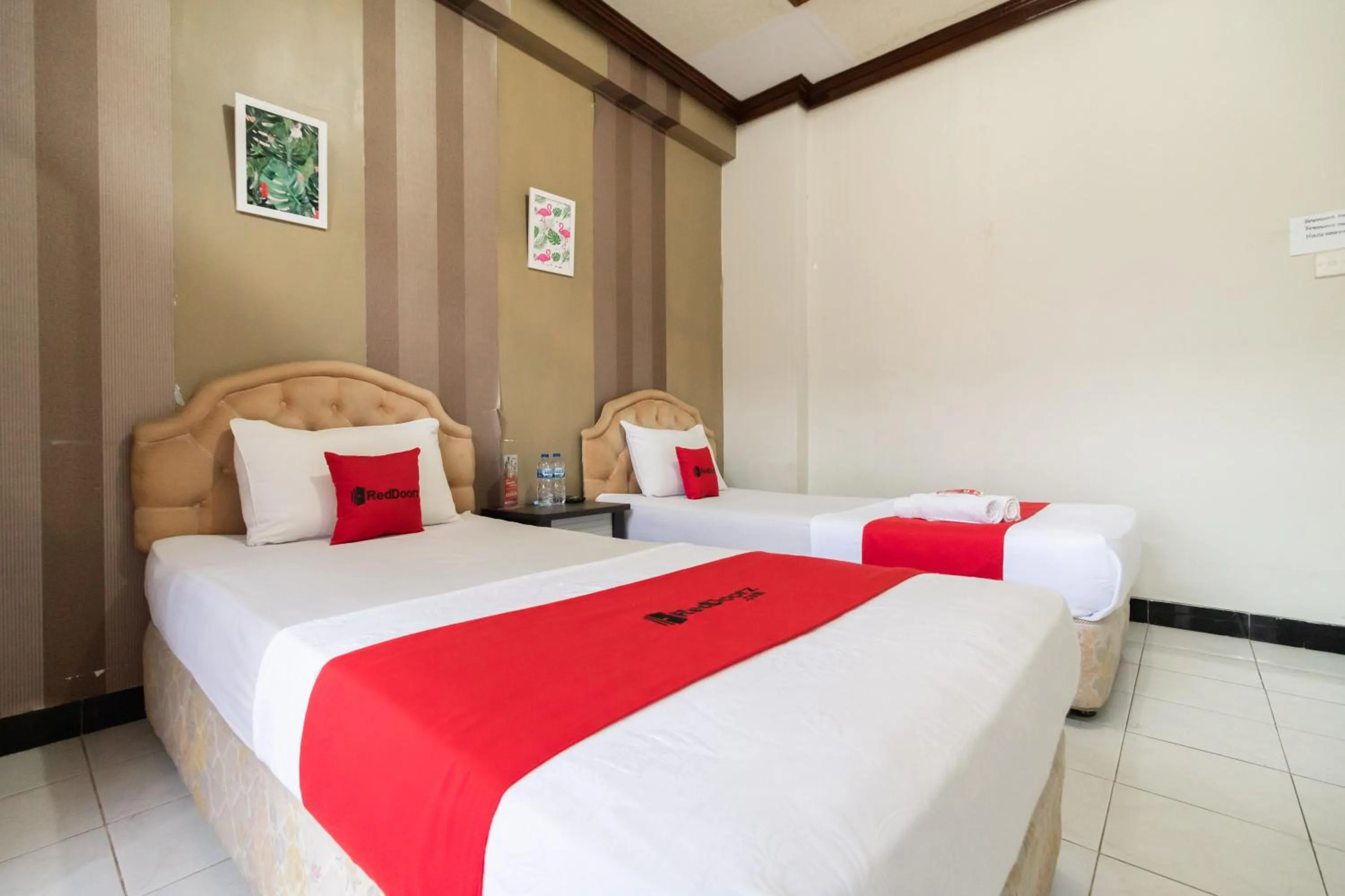 Bedroom, Bed in RedDoorz Syariah near Kawasan Saribu Rumah Gadang Solok Selatan