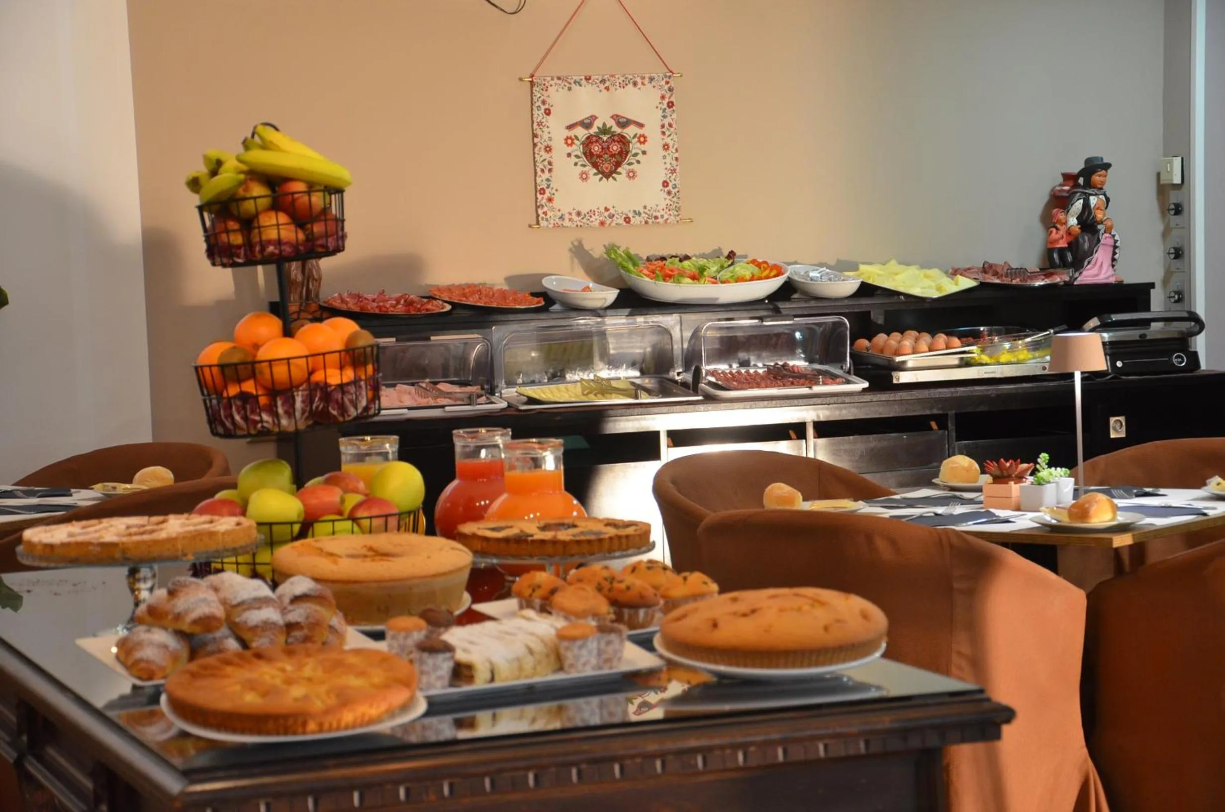 Food and drinks in Green Hotel