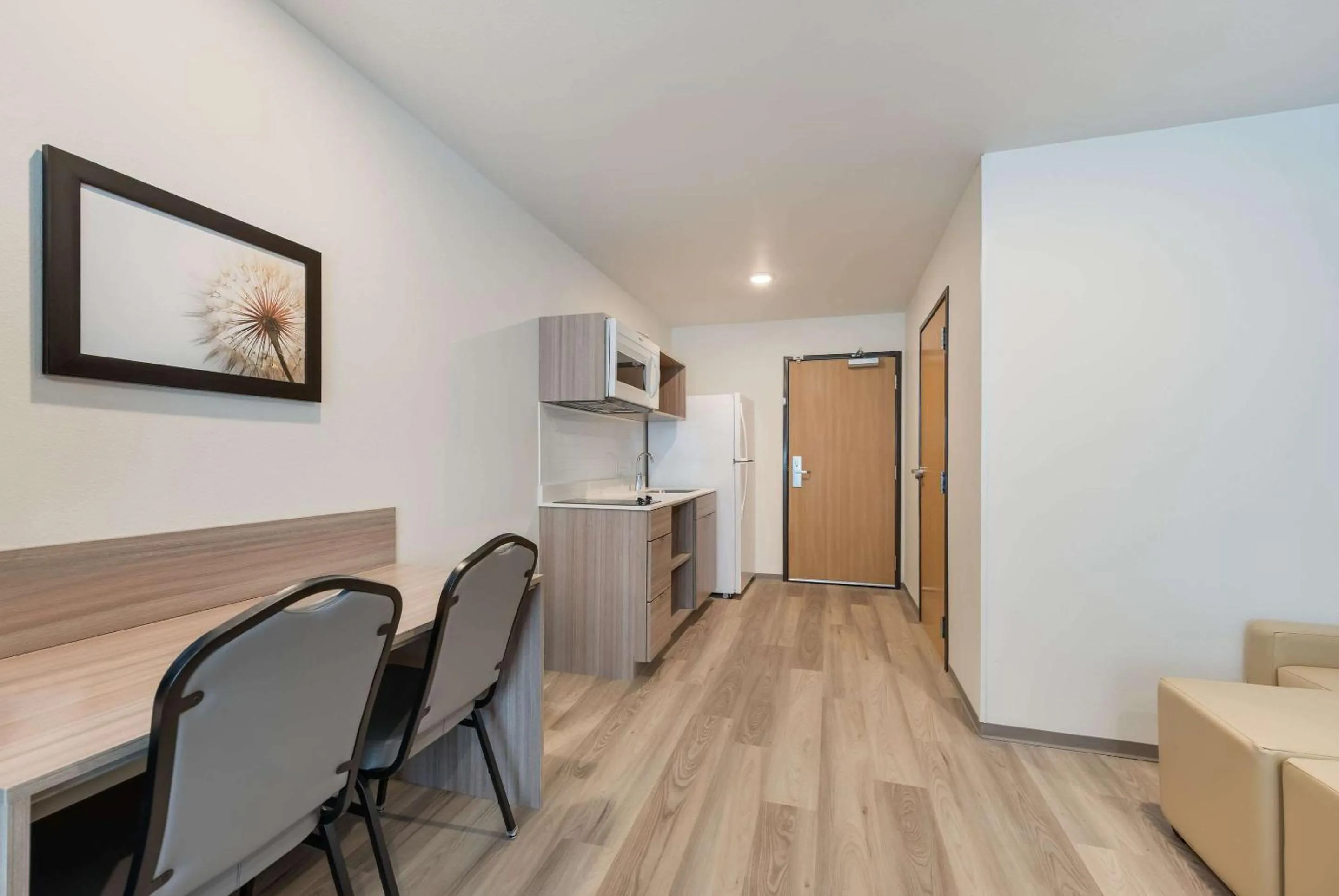 Photo of the whole room in WoodSpring Suites Meridian