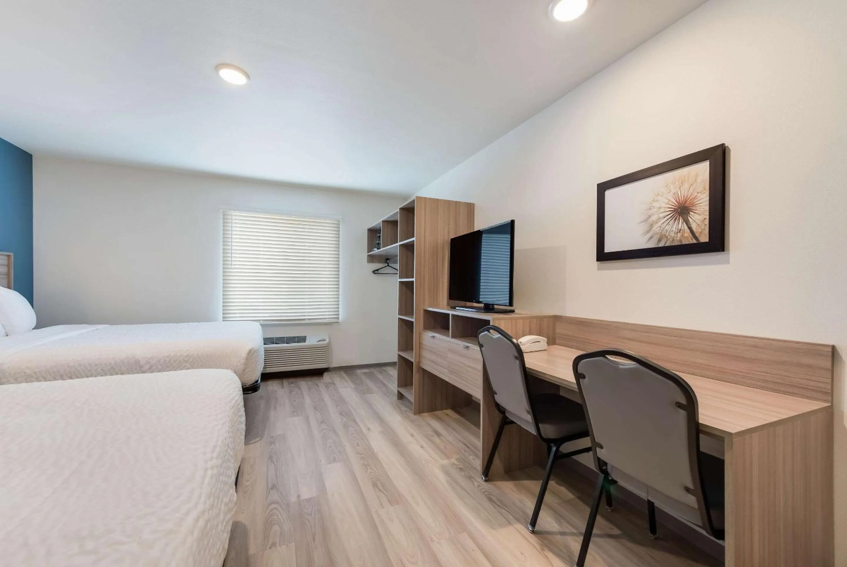 Bedroom, Bed in WoodSpring Suites Meridian
