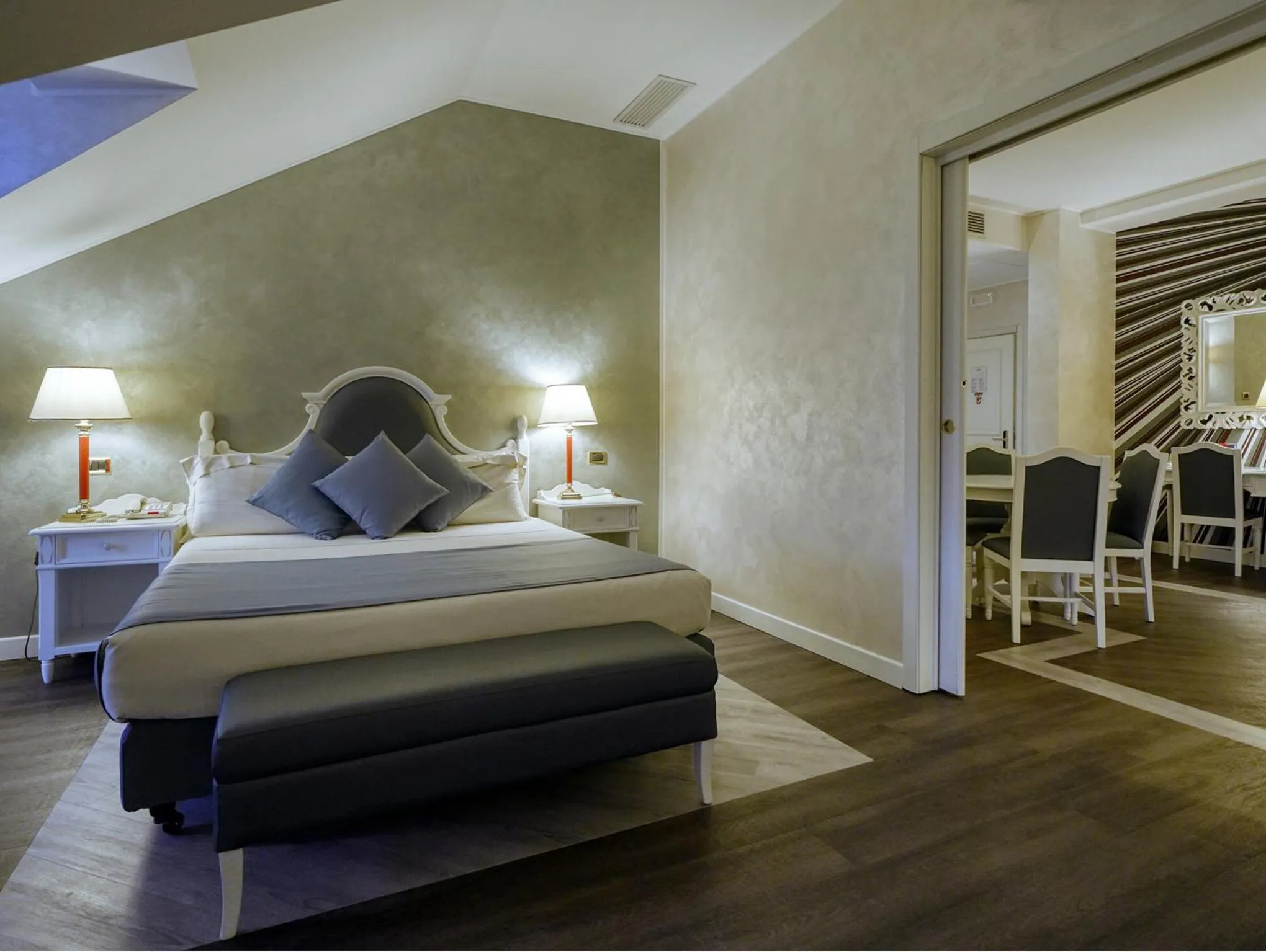 Bedroom, Bed in Gardaland Hotel