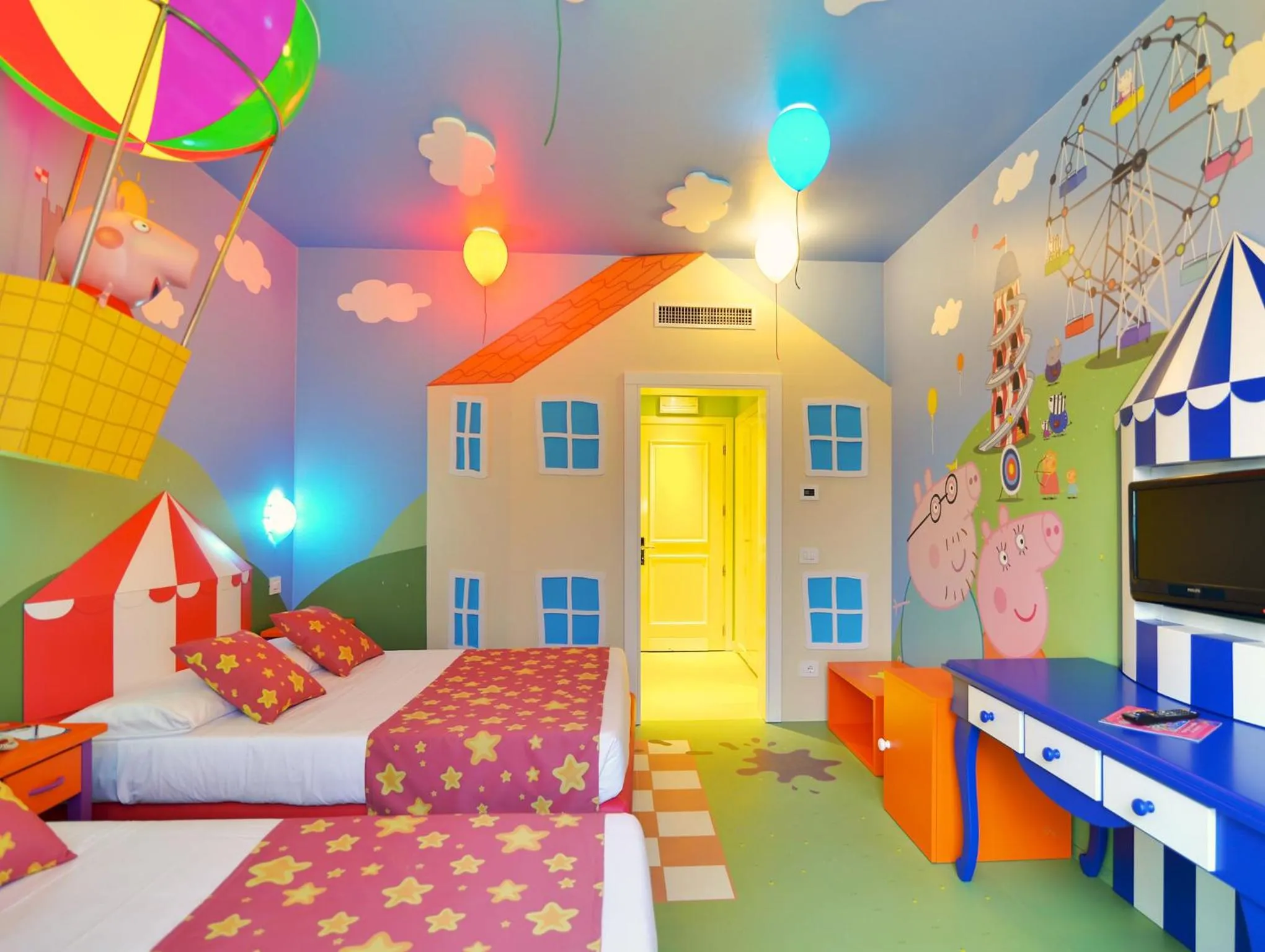 Bedroom, Bed in Gardaland Hotel