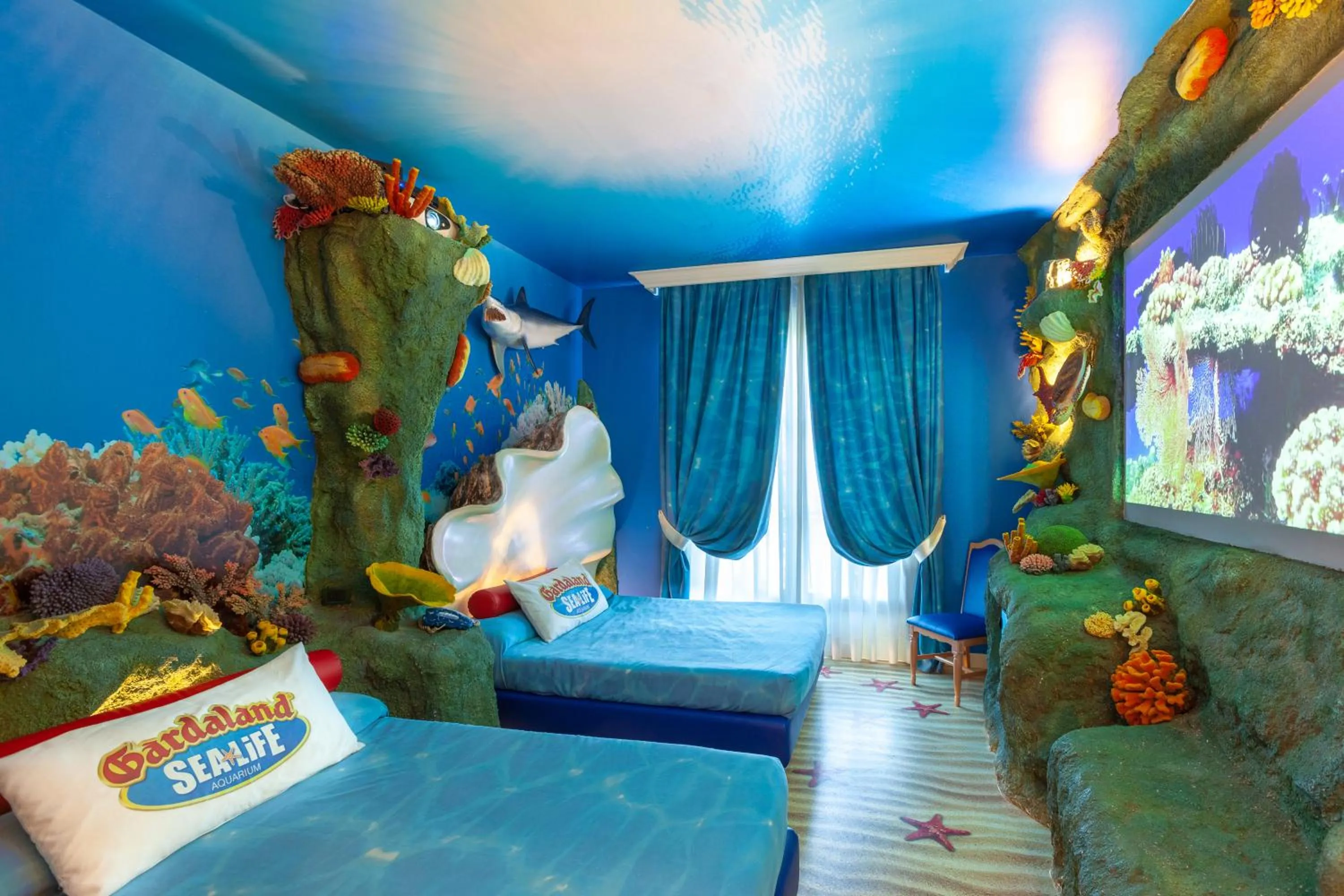 Bedroom, Bed in Gardaland Hotel