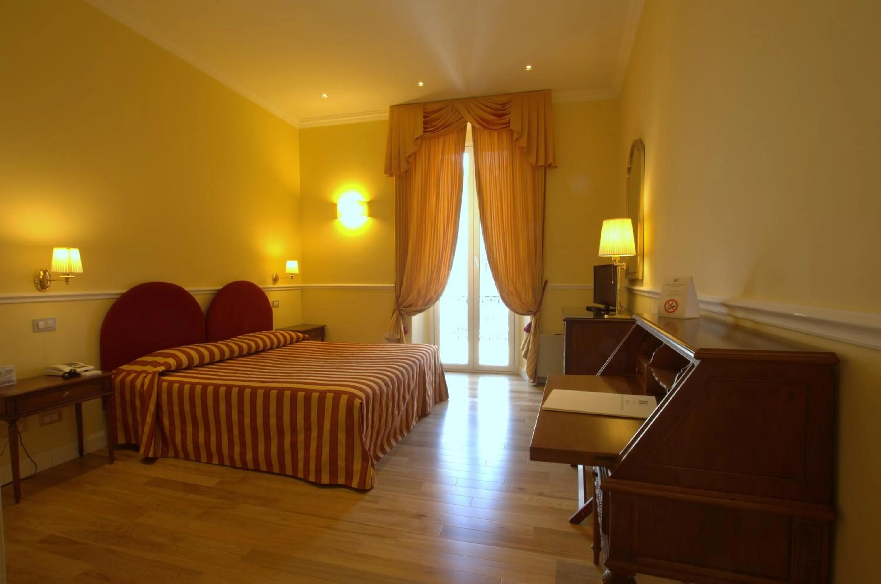 Photo of the whole room, Bed in Hotel Firenze e Continentale