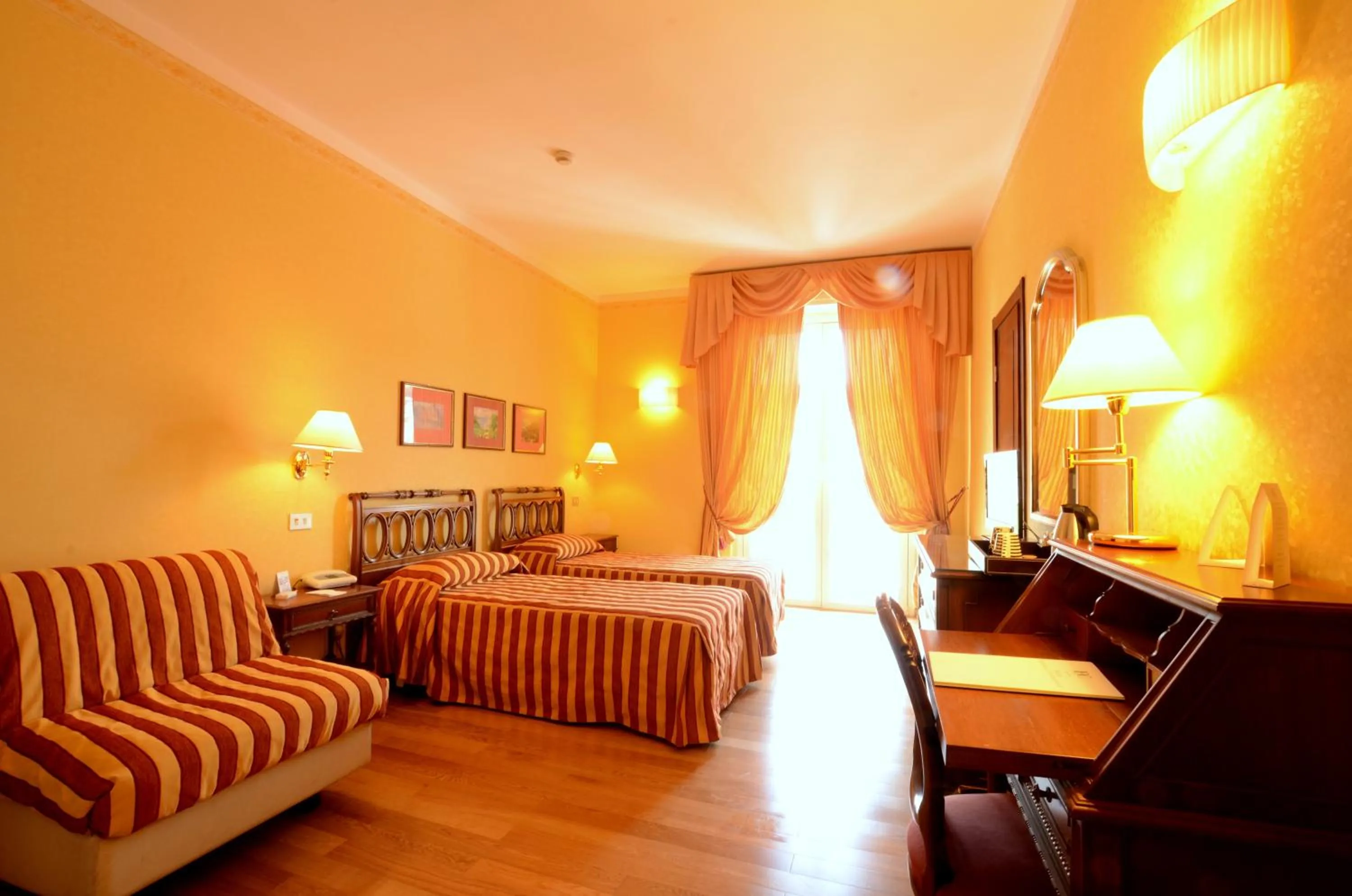 Photo of the whole room, Bed in Hotel Firenze e Continentale