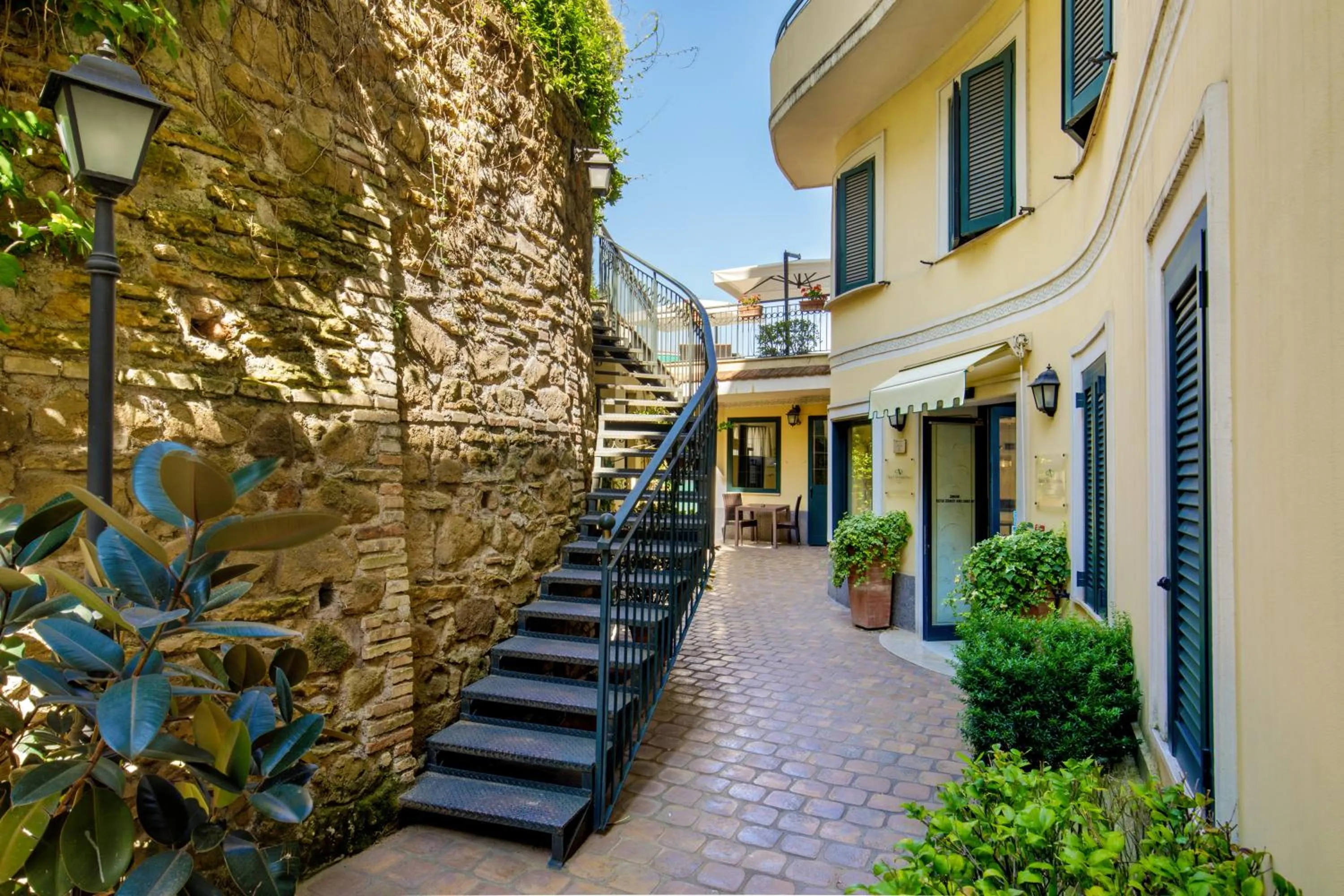 Facade/entrance in Hotel Alessandrino