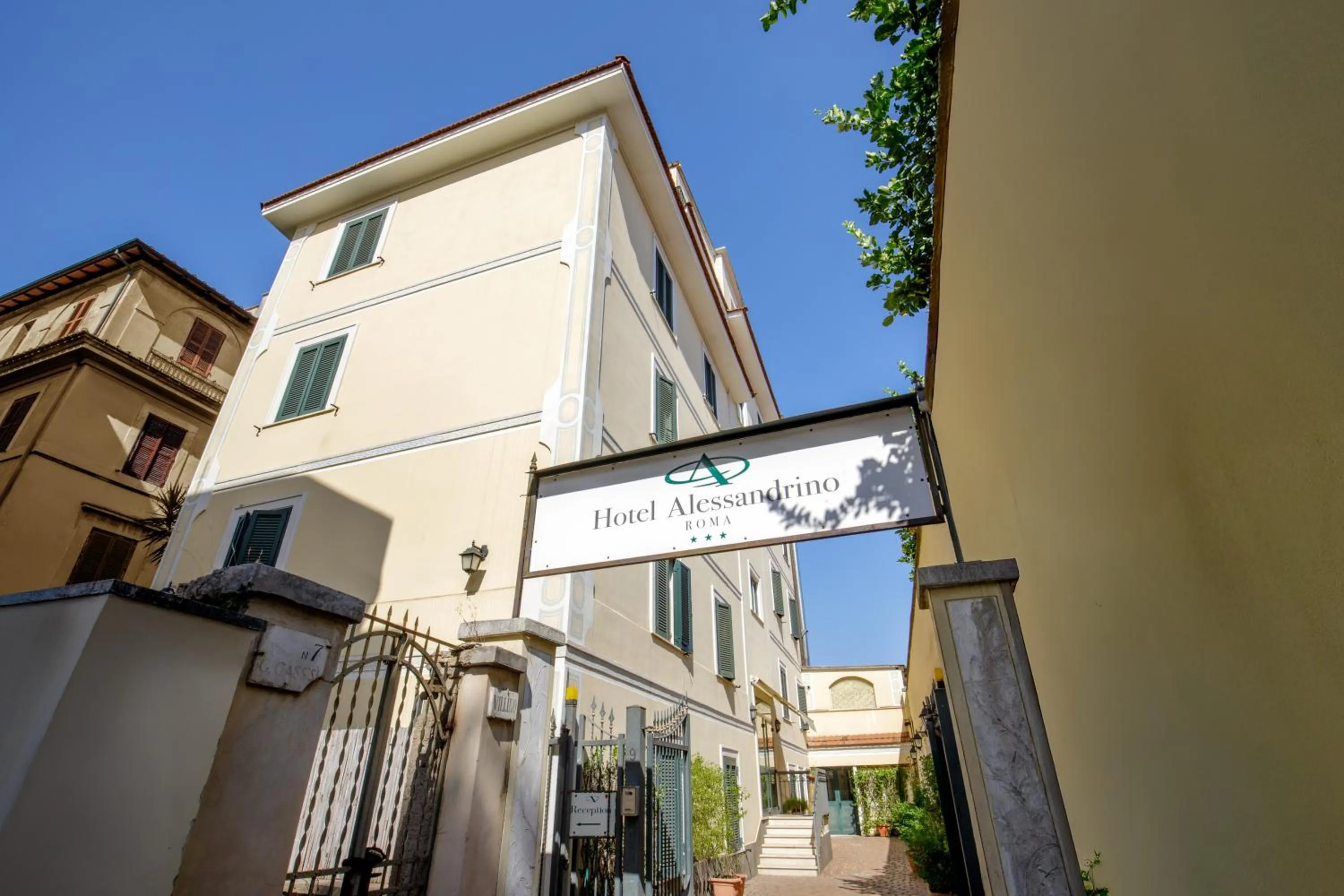 Facade/entrance in Hotel Alessandrino