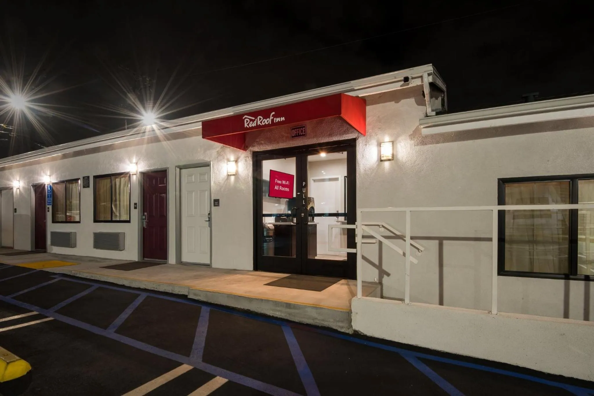 Property building in Red Roof Inn Carson - Wilmington, CA