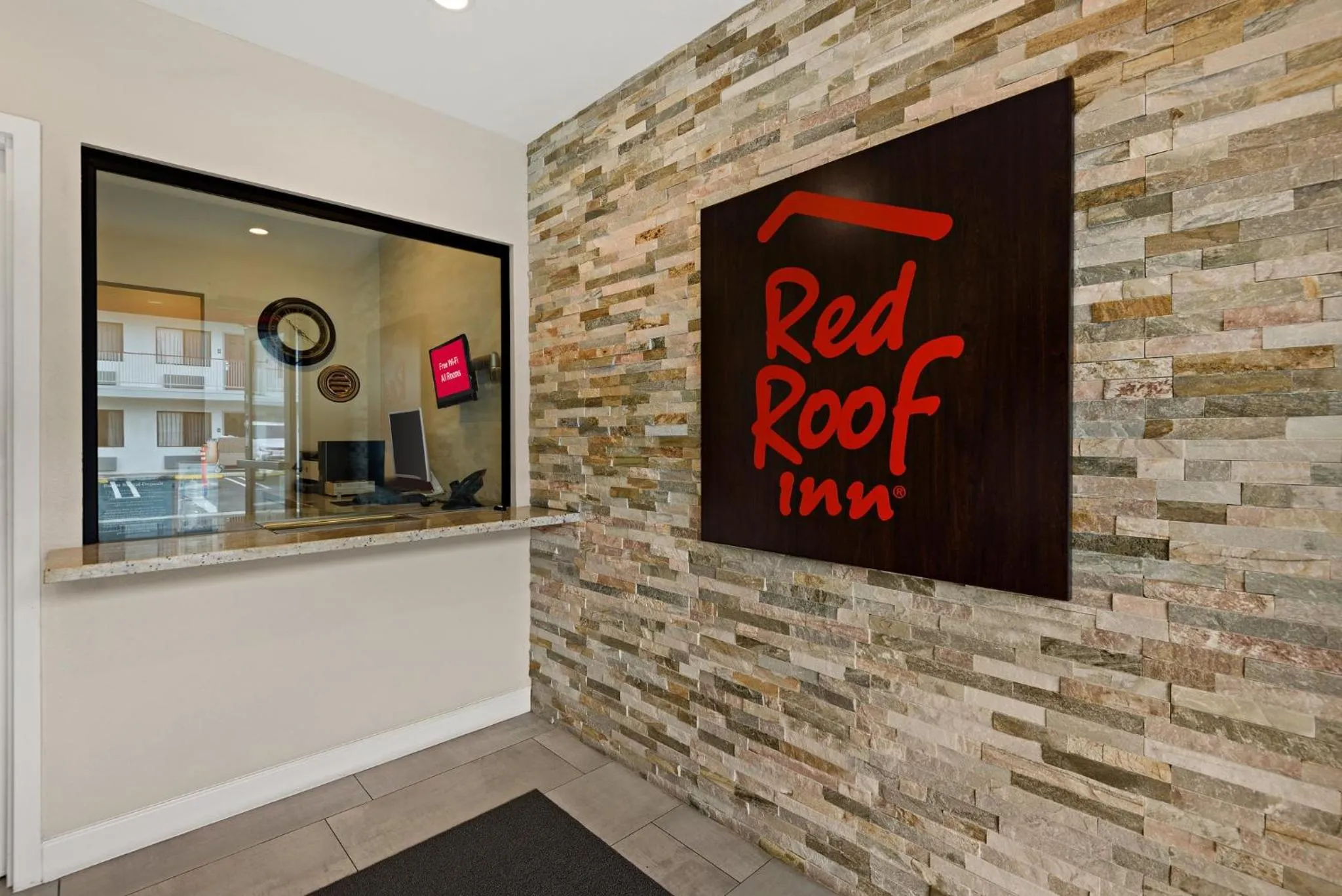 Lobby or reception in Red Roof Inn Carson - Wilmington, CA