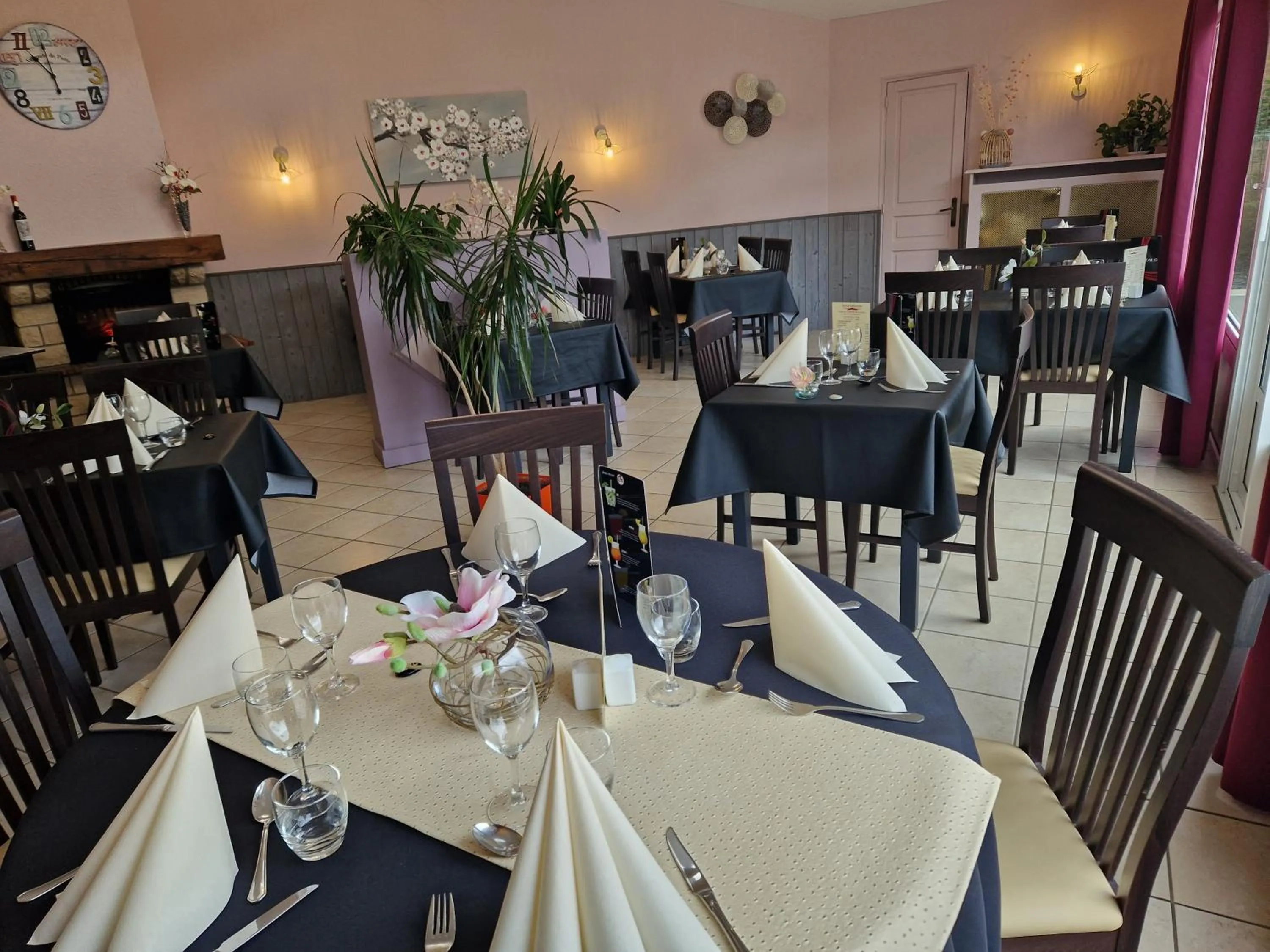 Restaurant/places to eat in Le Gue de Genes