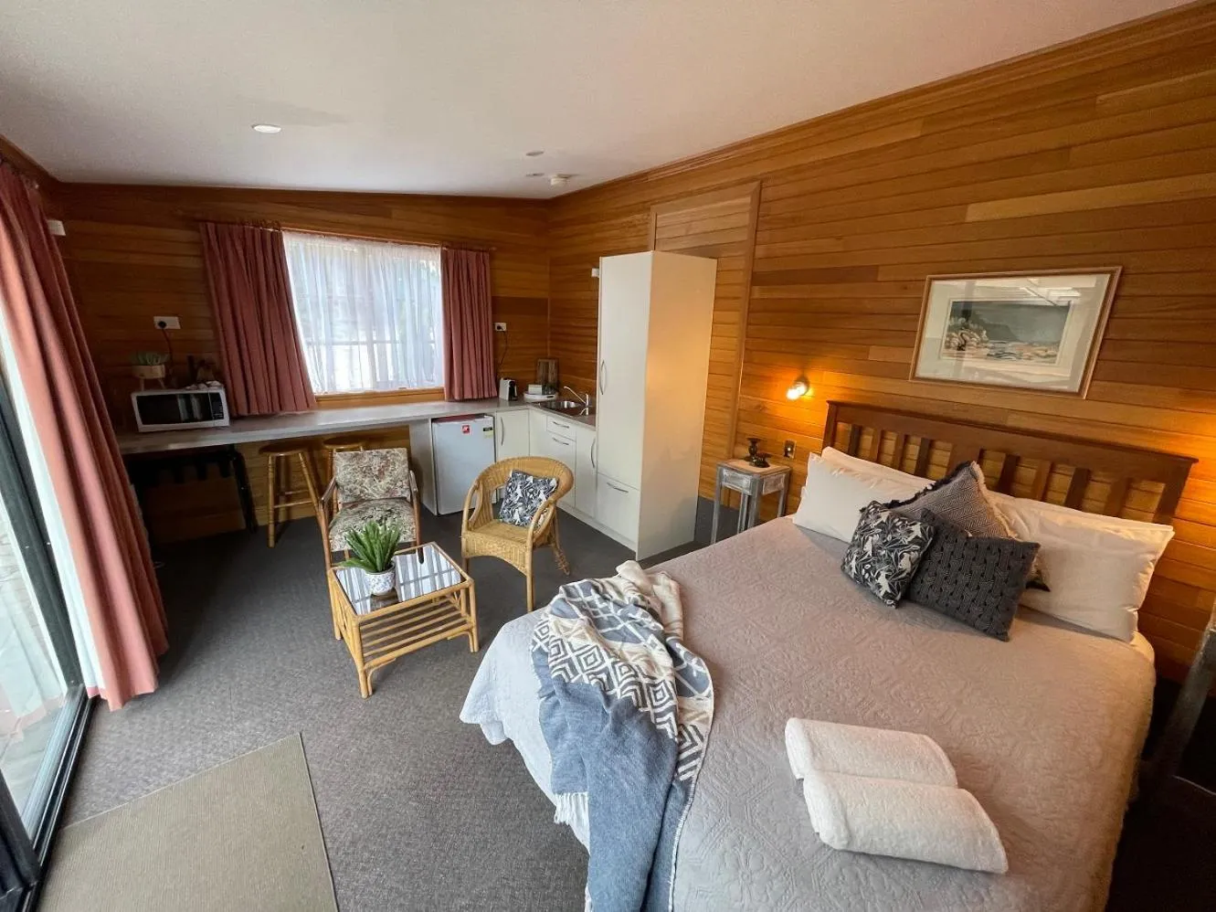 Photo of the whole room, Bed in Hanlon Guest House