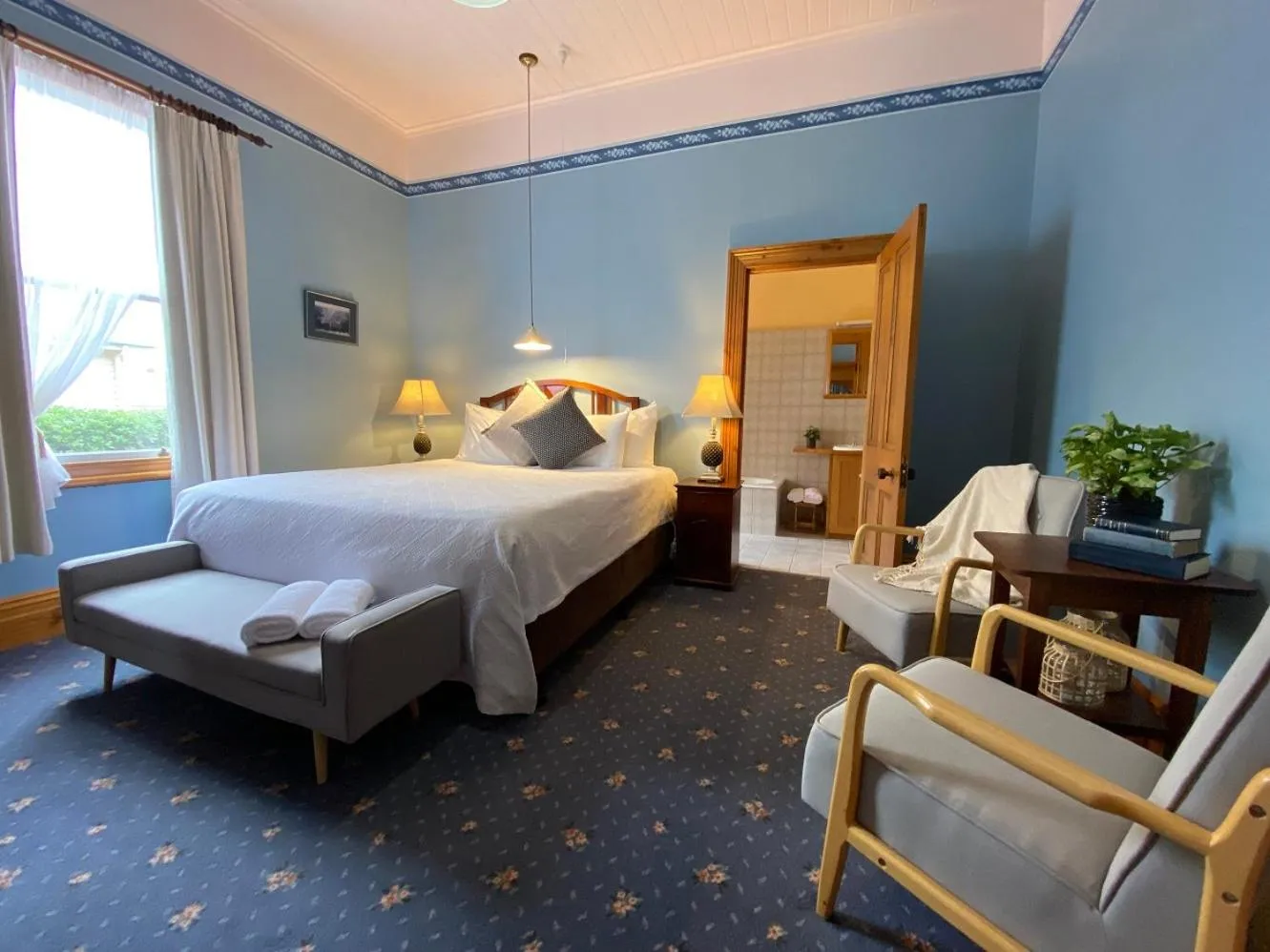 Bedroom, Bed in Hanlon Guest House