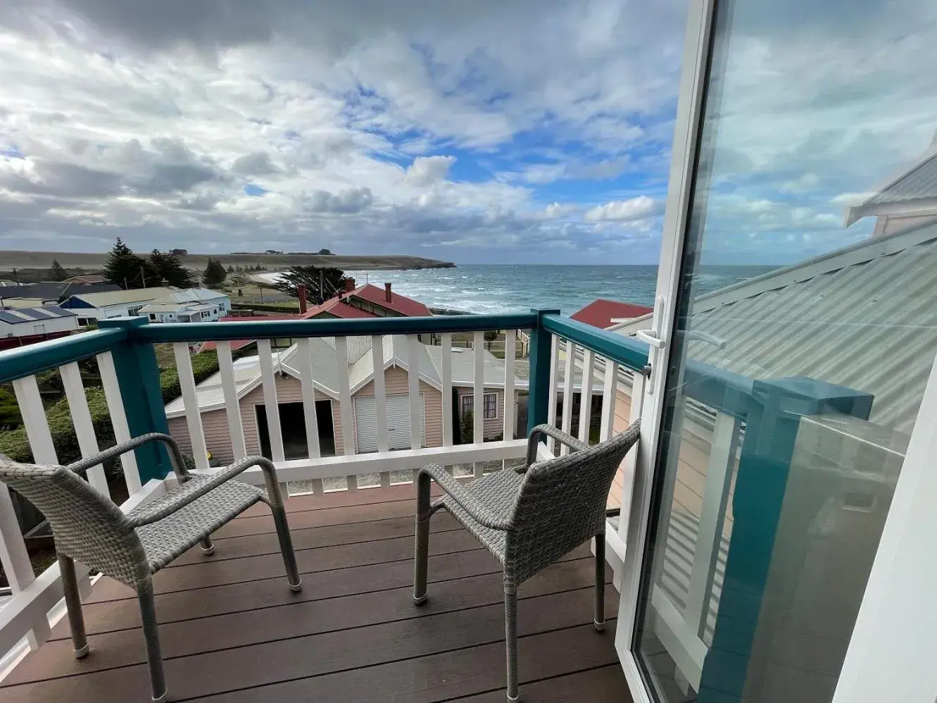 Beach View Queen Suite Up Stairs with Balcony in Hanlon Guest House Beach View Queen Suite Up Stairs with Balcony in Hanlon Guest House