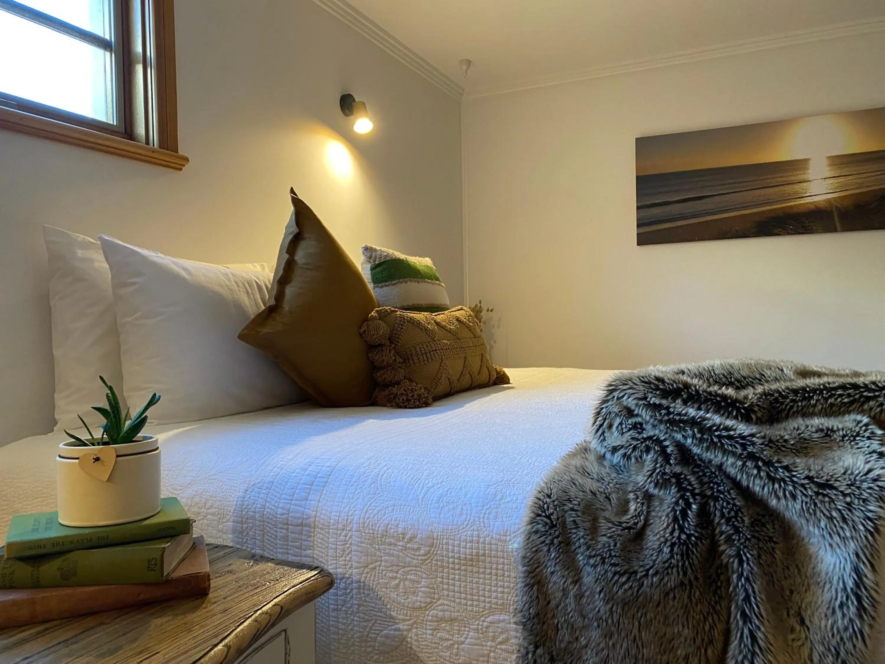 Photo of the whole room, Bed in Hanlon Guest House