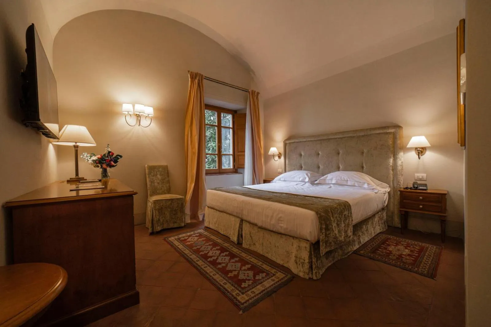Photo of the whole room, Bed in Hotel Palazzo San Niccolò & Spa