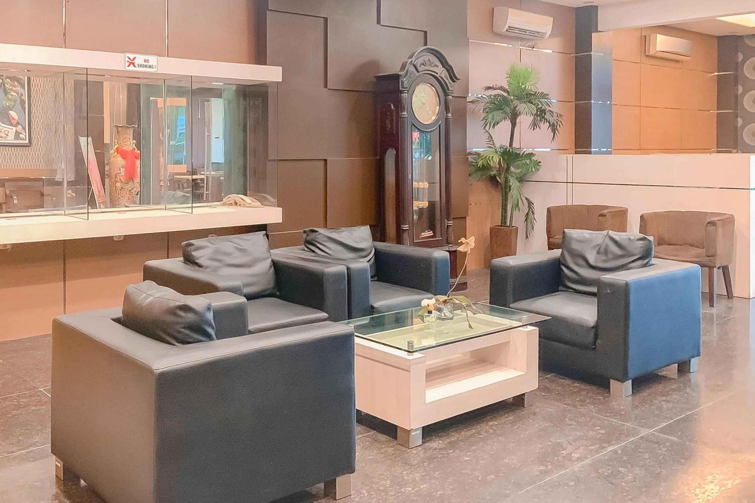 Lobby or reception in Urbanview Hotel Grand Permata In Banjarbaru by RedDoorz