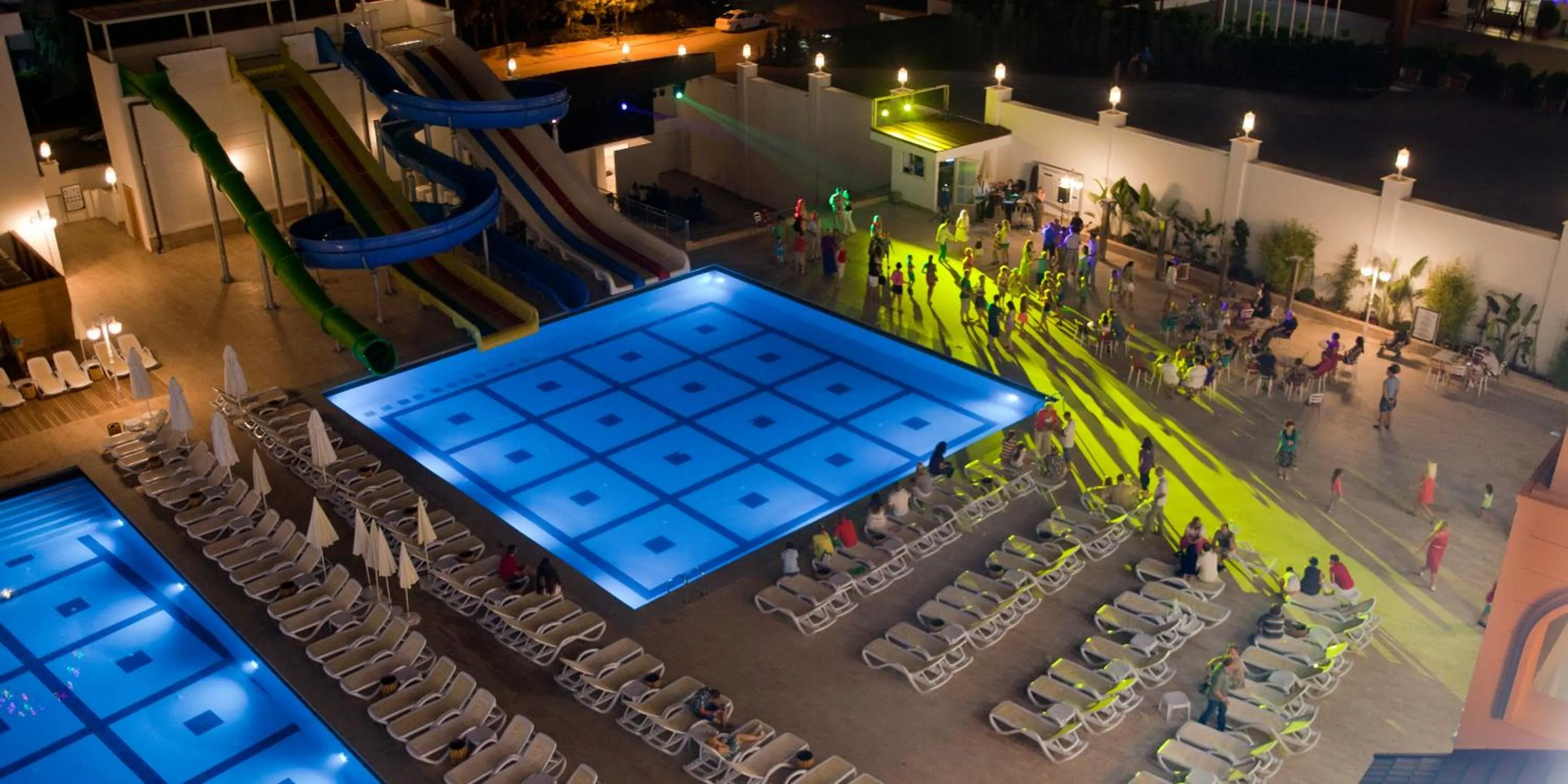 Swimming pool in Oz Hotels Side Premium