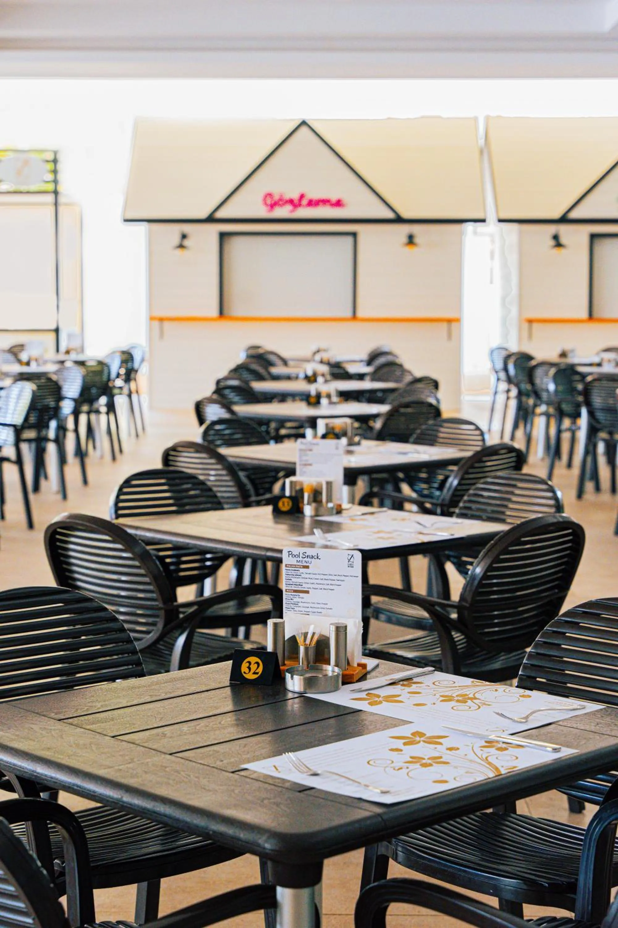 Seating area in Oz Hotels Side Premium