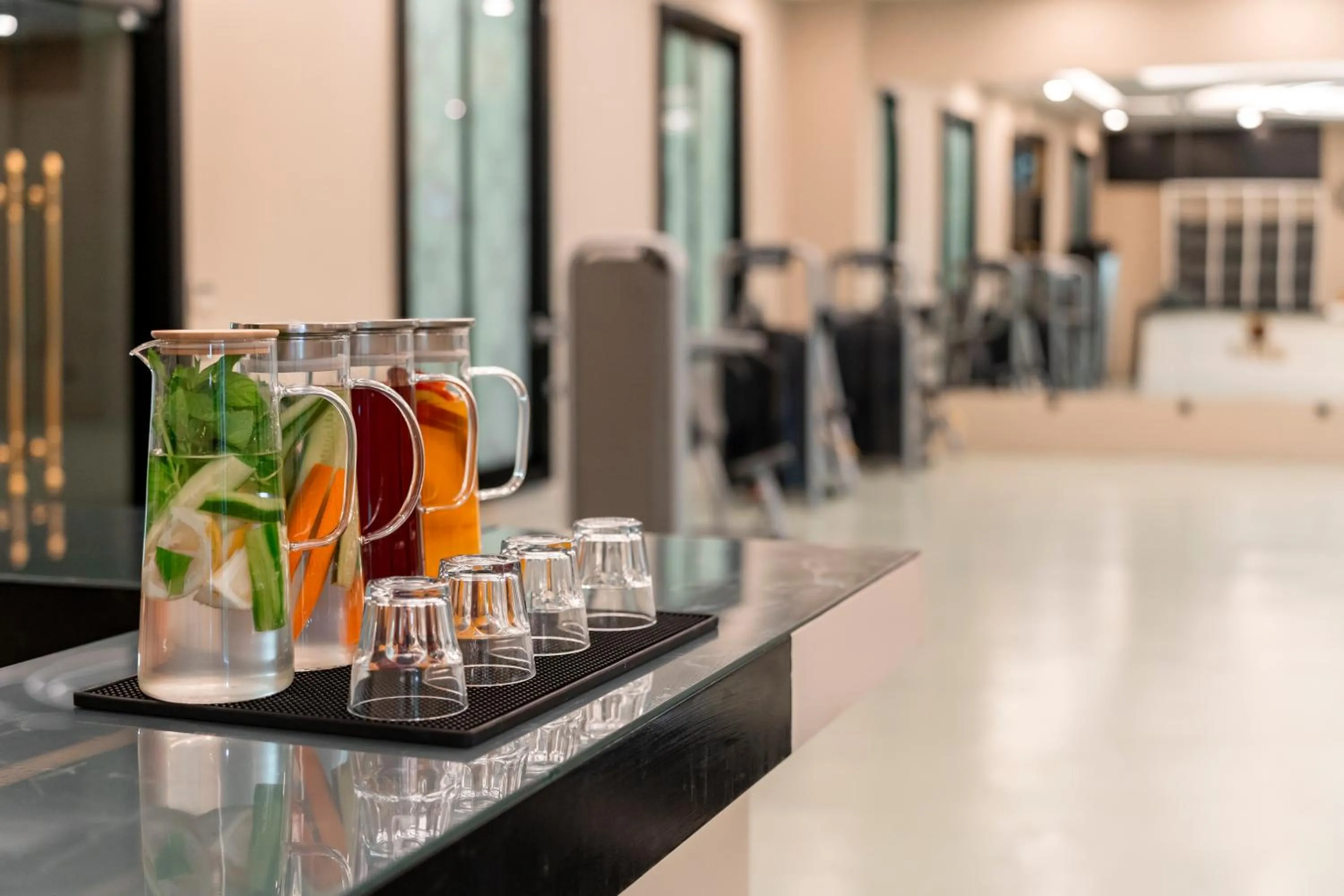 Drinks in Oz Hotels Side Premium