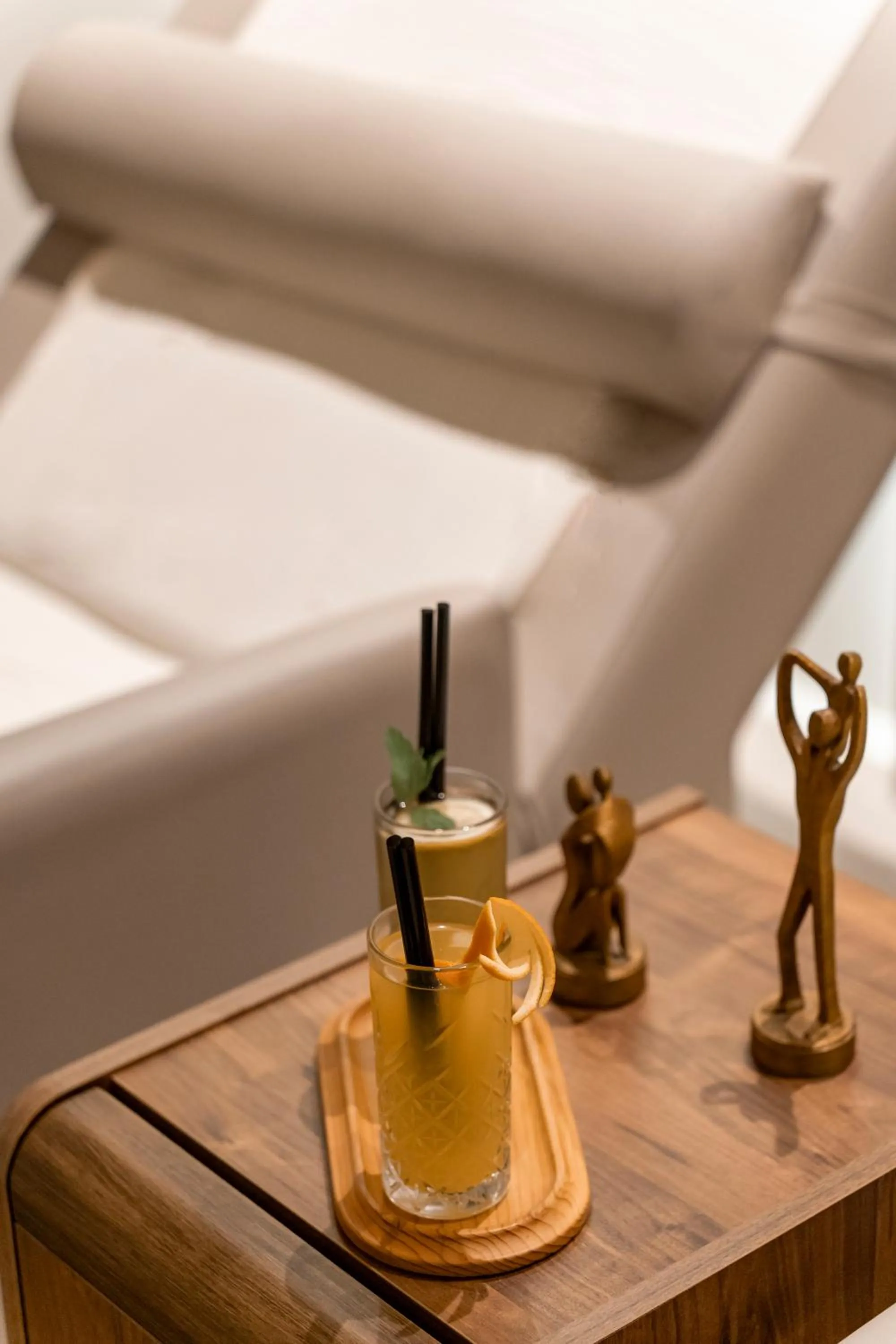 Drinks in Oz Hotels Side Premium